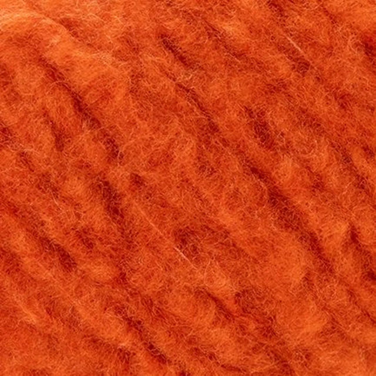 Piuma Cashmere 22 Rot von Laines Du Nord. Eine exklusive Komposition aus feinstem Kaschmir und 16-Mikron-Merinowolle die für außergewöhnliche Weichheit und Leichtigkeit steht.