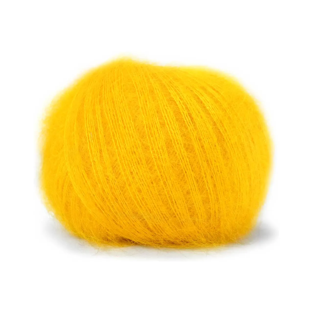 Mohair Bliss 821 Lemon von Pascuali. Entdecke die Eleganz und Leichtigkeit von Mohair Bliss – unseres hochwertigen Garns das aus einem edlen Mix von 60% Super Kid Mohair und 40% Maulbeerseide besteht. Mohair Bliss entfaltet seine Schönheit sowohl beim einfachen mehrfachen als auch als Beilauffaden um sinnliche federleichte und luftige Projekte zu gestalten.