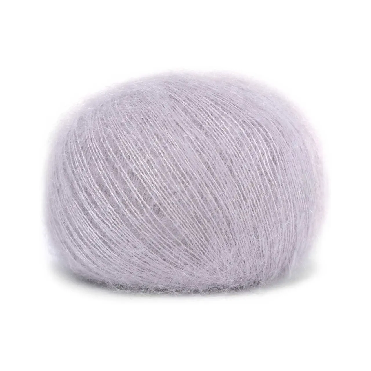 Mohair Bliss 828 Silver von Pascuali. Entdecke die Eleganz und Leichtigkeit von Mohair Bliss – unseres hochwertigen Garns das aus einem edlen Mix von 60% Super Kid Mohair und 40% Maulbeerseide besteht. Mohair Bliss entfaltet seine Schönheit sowohl beim einfachen mehrfachen als auch als Beilauffaden um sinnliche federleichte und luftige Projekte zu gestalten.