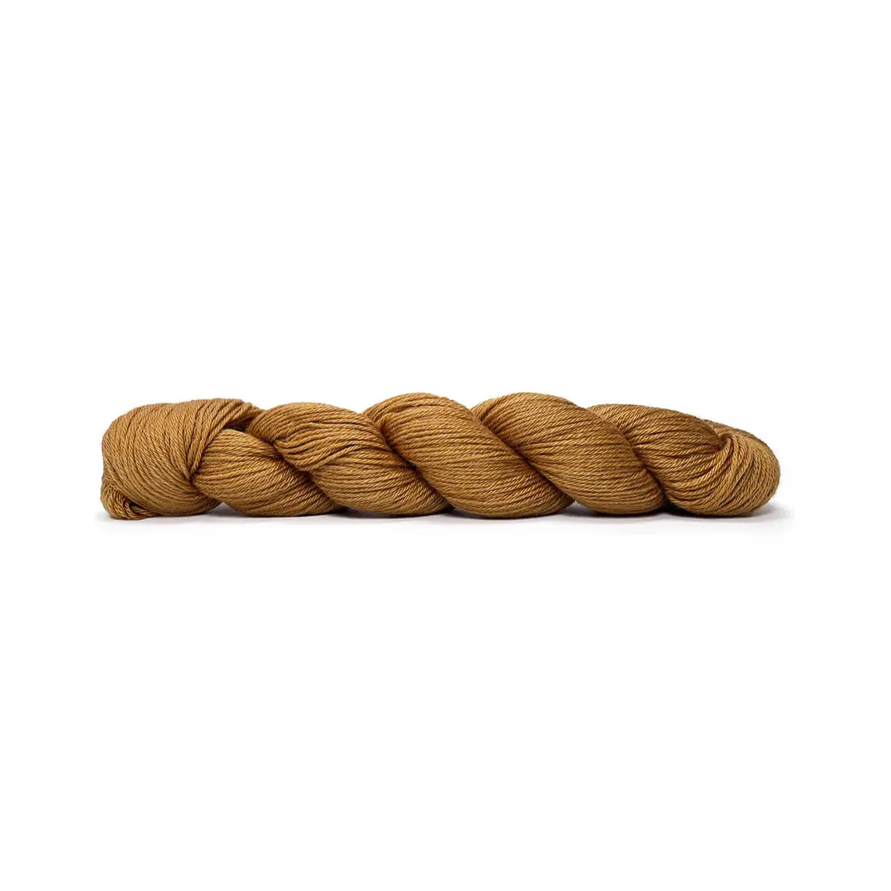 Pinta 125 Curry von Pascuali. Pinta ist ein ideales Ganzjahresgarn das dank seiner einzigartigen Faserzusammenstellung (bestehend aus 60% Merino 20% Seide und 20% Ramie) eine herausragende Vielseitigkeit bietet. Diese sorgfältig gewählte Mischung vereint die wärmeregulierenden Eigenschaften von Merino die luxuriöse Weichheit von Seide und die strapazierfähige Leichtigkeit von Ramie. Es ist ein echtes Allroundtalent aus dem sich die verschiedensten Kleidungsstücke Accessoires und Socken stricken lassen.