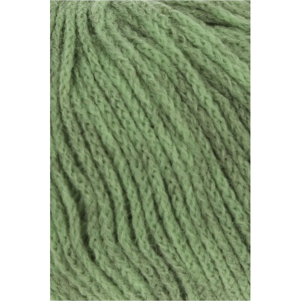 Nomad 17 Grün von Lang Yarns. Inspiriert durch die nomadischen Traditionen der Yak-Haltung sowie die mobile Natur und reiche Geschichte des Strickens und Häkelns verkörpert NOMAD den Geist von Bewegung und Kreativität. Genau wie Nomaden ihr Leben mit sich tragen können Sie als Strickerin und Häklerin NOMAD überallhin mitnehmen und zeitlose Stücke schaffen die von Tradition und Abenteuer erzählen.