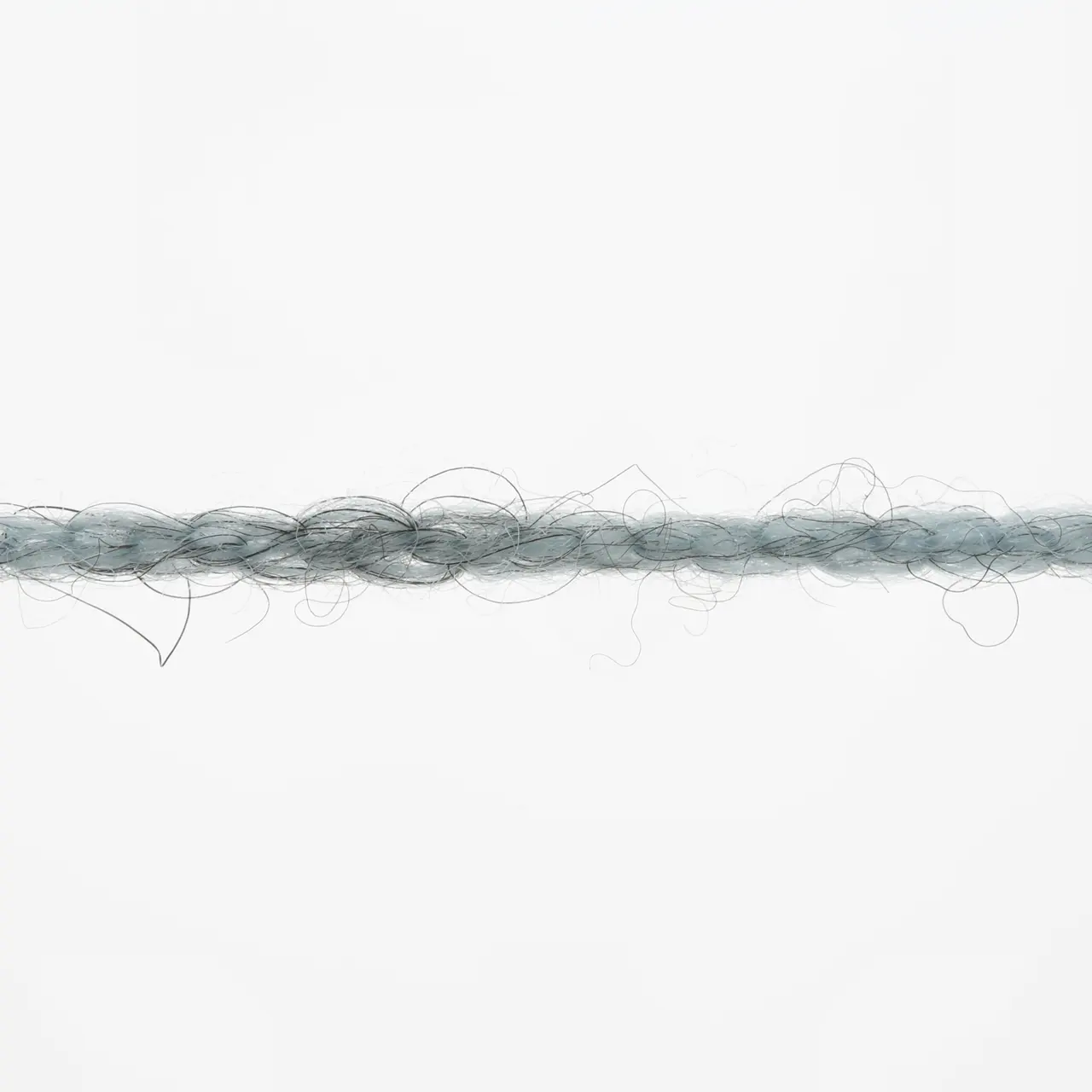 Nomad 21 Hellblau von Lang Yarns. Inspiriert durch die nomadischen Traditionen der Yak-Haltung sowie die mobile Natur und reiche Geschichte des Strickens und Häkelns verkörpert NOMAD den Geist von Bewegung und Kreativität. Genau wie Nomaden ihr Leben mit sich tragen können Sie als Strickerin und Häklerin NOMAD überallhin mitnehmen und zeitlose Stücke schaffen die von Tradition und Abenteuer erzählen.