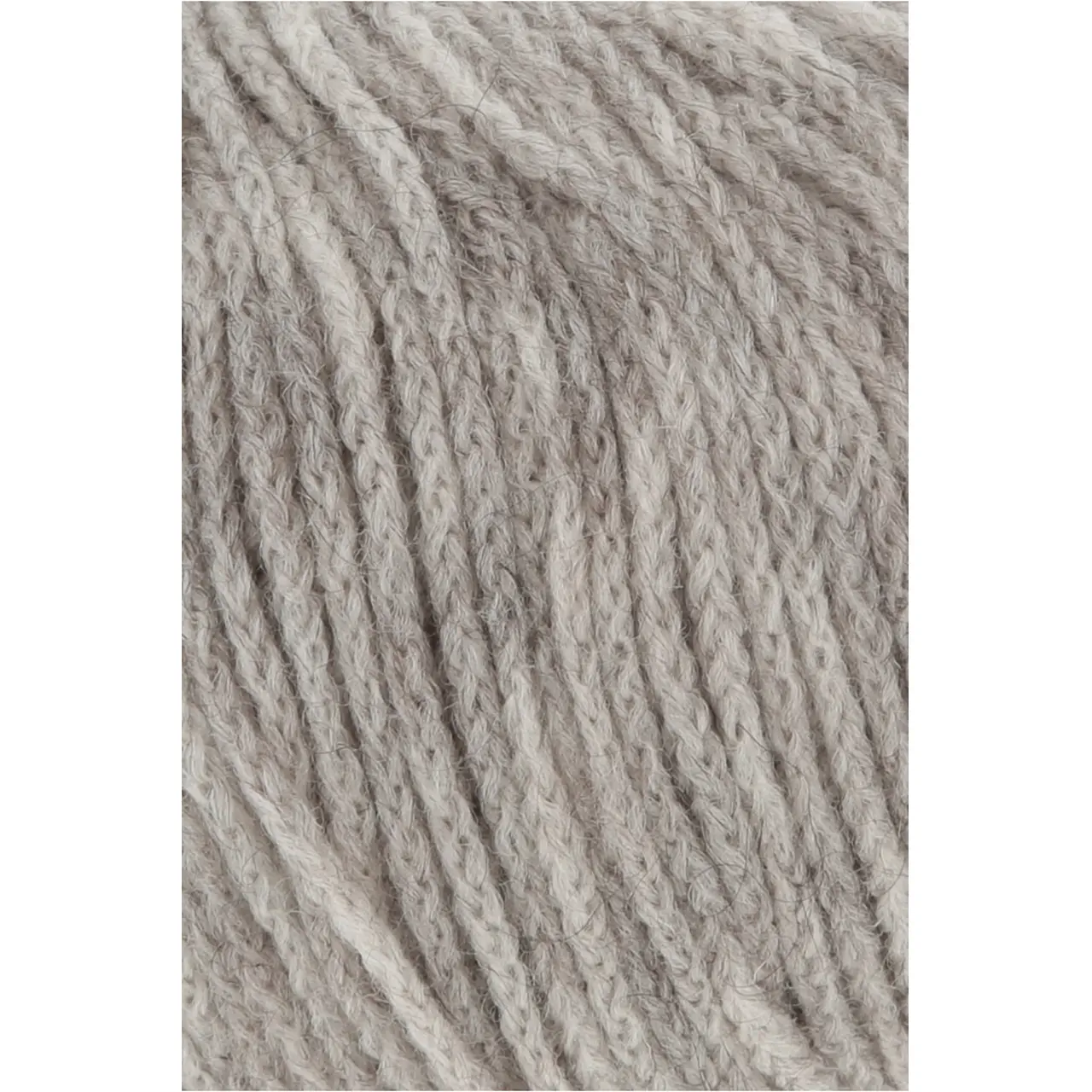 Nomad 24 Grau von Lang Yarns. Inspiriert durch die nomadischen Traditionen der Yak-Haltung sowie die mobile Natur und reiche Geschichte des Strickens und Häkelns verkörpert NOMAD den Geist von Bewegung und Kreativität. Genau wie Nomaden ihr Leben mit sich tragen können Sie als Strickerin und Häklerin NOMAD überallhin mitnehmen und zeitlose Stücke schaffen die von Tradition und Abenteuer erzählen.