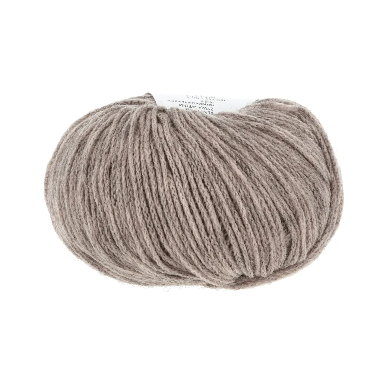 Nomad 39 Camel von Lang Yarns. Inspiriert durch die nomadischen Traditionen der Yak-Haltung sowie die mobile Natur und reiche Geschichte des Strickens und Häkelns verkörpert NOMAD den Geist von Bewegung und Kreativität. Genau wie Nomaden ihr Leben mit sich tragen können Sie als Strickerin und Häklerin NOMAD überallhin mitnehmen und zeitlose Stücke schaffen die von Tradition und Abenteuer erzählen.
