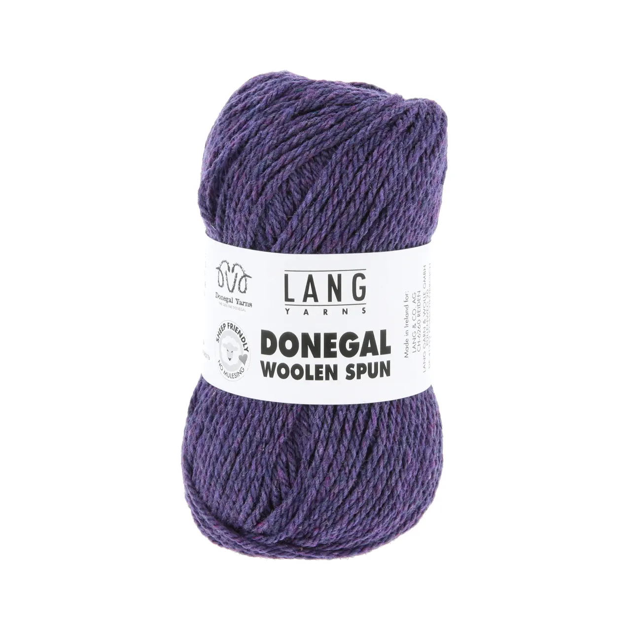 Donegal Woolen Spun 90 Violett von Lang Yarns. Mit traditionellen Maschinen und Techniken in der Region Donegal in Irland hergestellt besticht DONEGAL WOOLEN SPUN durch seine einzigartig melierten Farbtöne. Das Garn wird als Streichgarn (woolen spun) gefertigt bei dem kürzere Wollfasern locker miteinander versponnen werden ohne zuvor vollständig gekämmt oder parallelisiert zu werden. Im Gegensatz zum Kammgarn