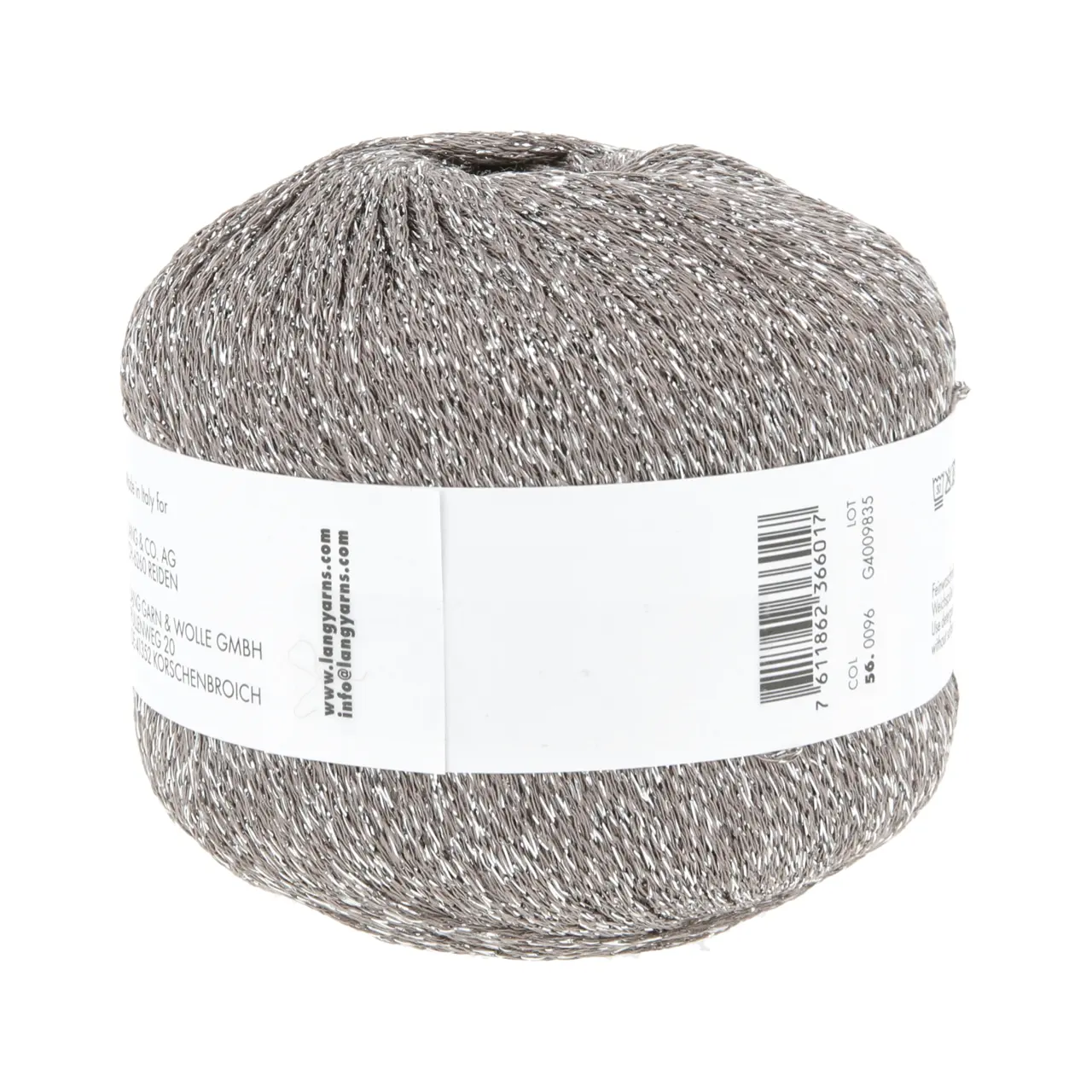 Lamé Soft 96 Stein von Lang Yarns. LAMÉ SOFT ist ein hochwertiges Lamé-Garn auf Viskosebasis das sich durch eine weiche Haptik von herkömmlichen oft Polyamid basierten Lamé-Garnen abhebt. Es eignet sich perfekt als Beilaufgarn um elegante Akzente zu setzen oder all-over für ein strahlendes Highlight-Piece. Ideal für stilvolle Strickprojekte mit einem Hauch von Glamour.