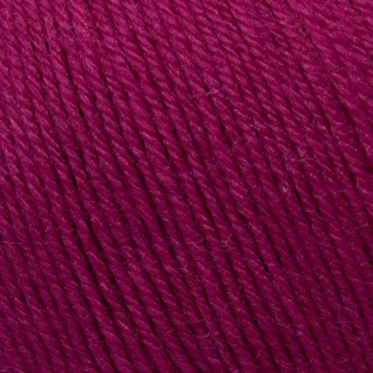 Unisocks 4-Fach 9 Fuchsia von Laines Du Nord. Das ideale Garn für alle die ihrer Kreativität freien Lauf lassen und farbenfrohe Socken voller Komfort und Persönlichkeit stricken möchten.
