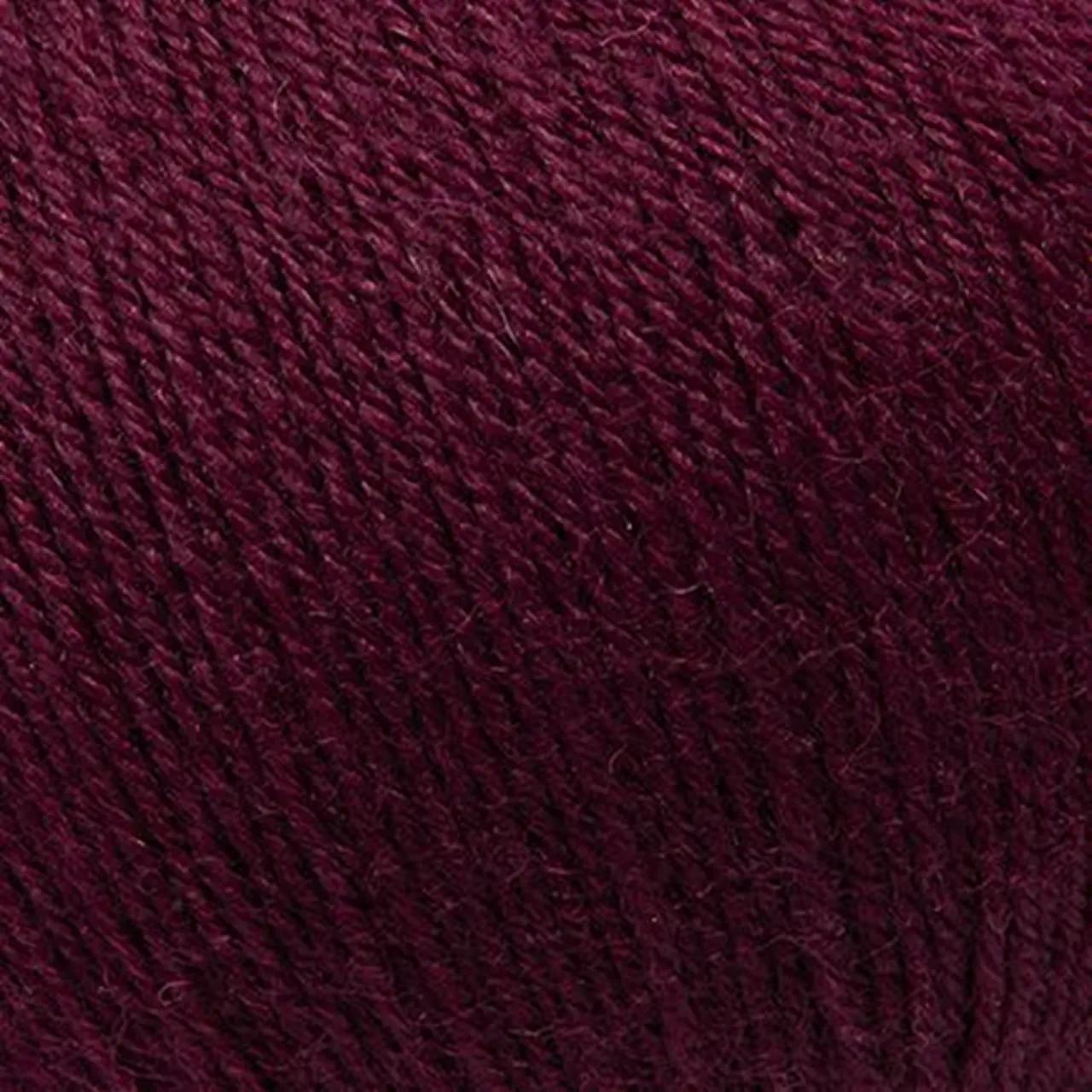 Unisocks 4-Fach 11 Bordeaux​ von Laines Du Nord. Das ideale Garn für alle die ihrer Kreativität freien Lauf lassen und farbenfrohe Socken voller Komfort und Persönlichkeit stricken möchten.