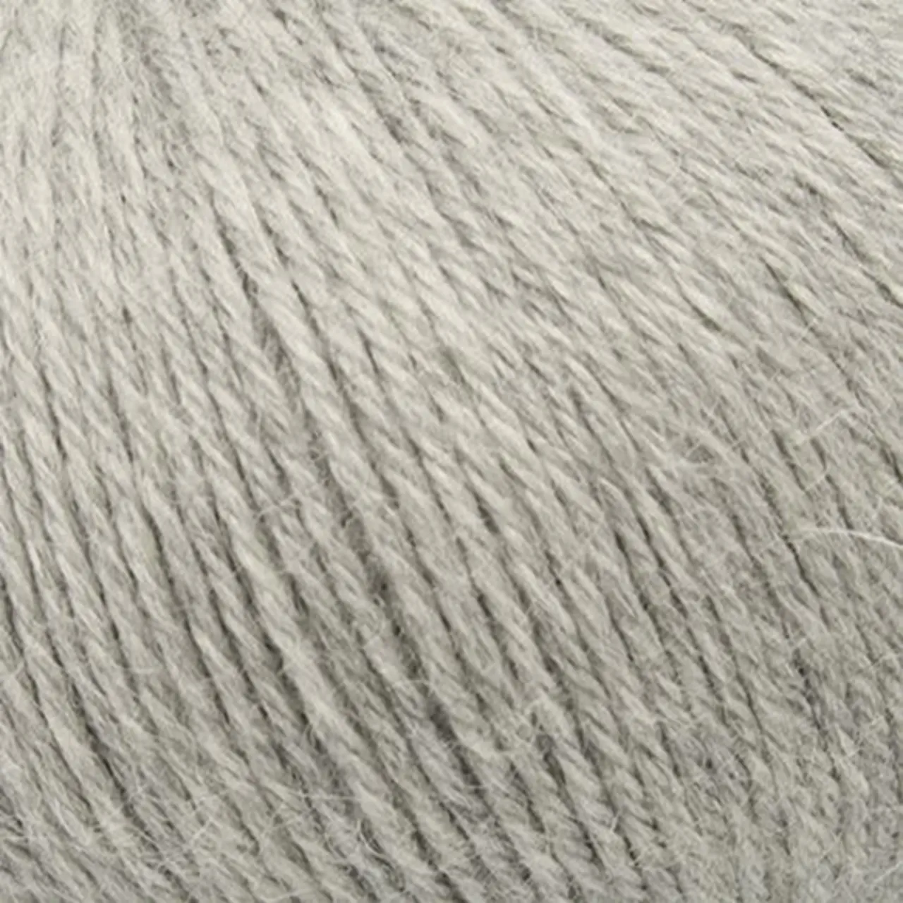 Unisocks 4-Fach G1 Grau Meliert von Laines Du Nord. Das ideale Garn für alle die ihrer Kreativität freien Lauf lassen und farbenfrohe Socken voller Komfort und Persönlichkeit stricken möchten.