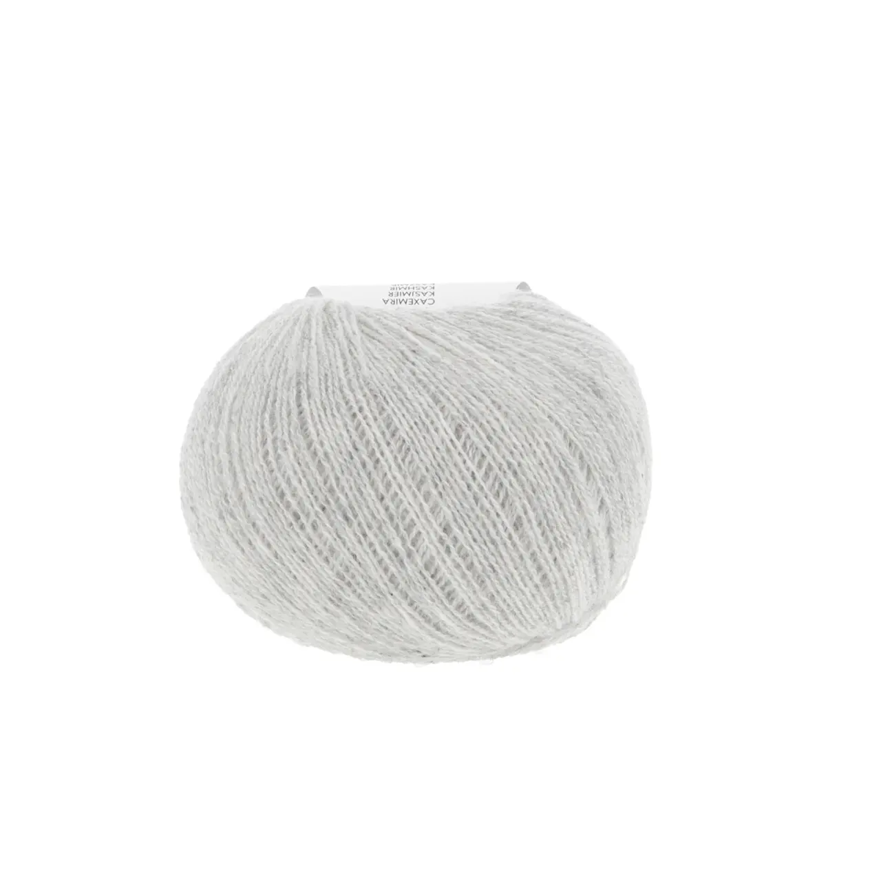 Cashmere Extra Lace 203 Hellgrau Mélange von Lang Yarns. CASHMERE EXTRA LACE ist ein edles Beilaufgarn aus reinem Kaschmir das sich wunderbar weich und luxuriös anfühlt. Es eignet sich hervorragend zum Kombinieren mit anderen Garnen und ist eine hochwertige Alternative zu klassischen Mohair-Seide-Mischungen. Aber natürlich lässt es sich auch solo verstricken z. B. zu zarten Lace-Tüchern und filigranen Accessoires. Das Garn überzeugt durch seine Leichtigkeit und ist die perfekte Wahl für Strickprojekte