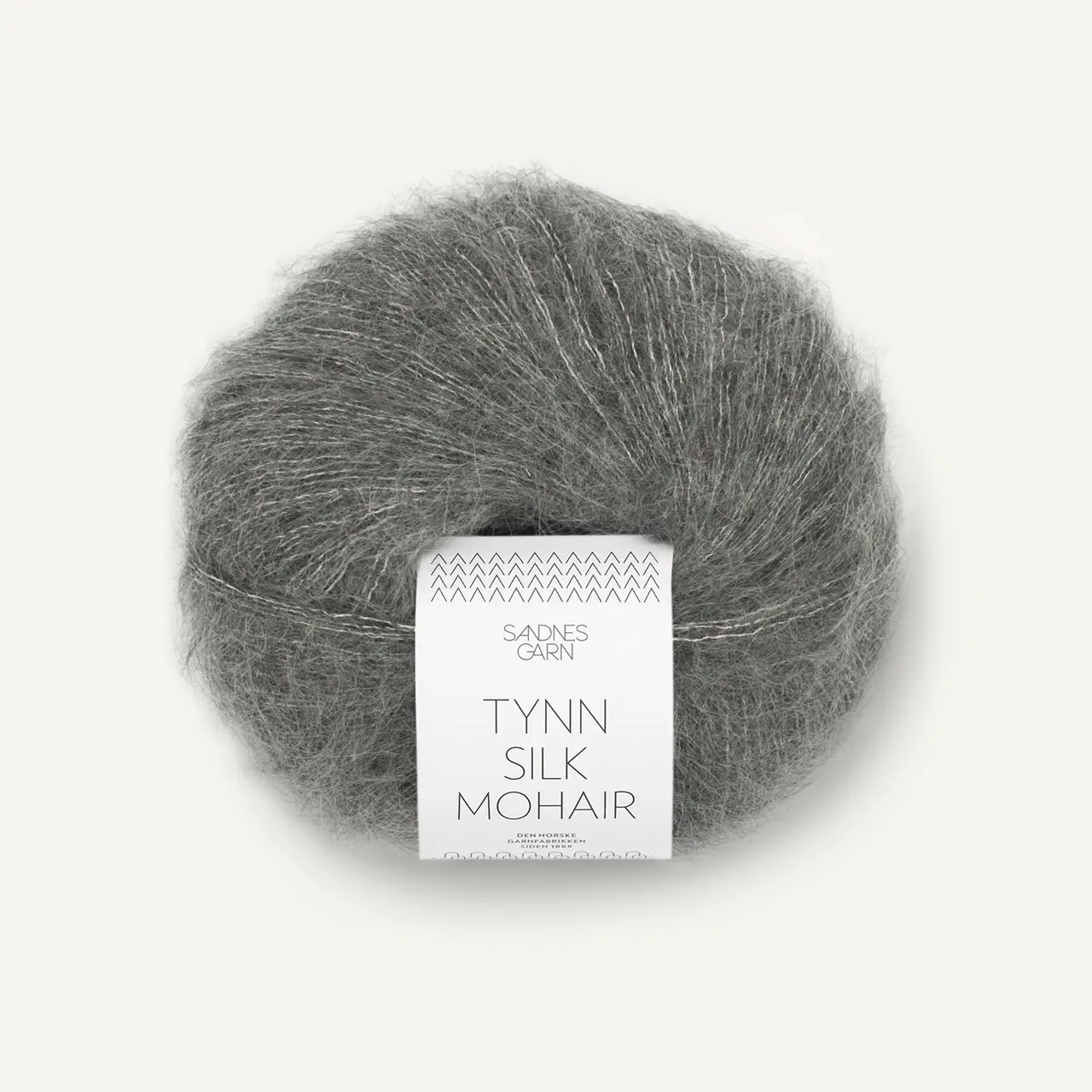 Tynn Silk Mohair 1053 Mørk Gråmelert von Sandnes Garn. Eine weiche und luxuriöse Mischung aus feinstem Mohair Wolle und Seide.