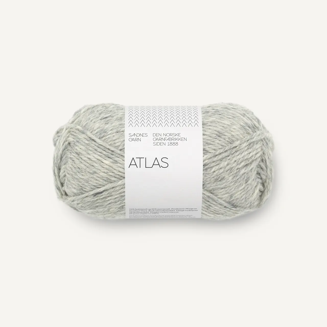 Atlas 1042 Gråmelert von Sandnes Garn. Ein wunderbar vielseitiges hochwertiges Wollgarn. Klassisch gemütlich und gleichzeitig modern. Die Kombination aus 70% norwegischer Lammwolle und 30 % Merinowolle macht es sowohl warm und robust als auch weich und angenehm auf der Haut. Trotz seines Volumens ist Atlas relativ leicht und lässt sich gut verarbeiten. Ideal für Pullover Cardigans Jacken oder warme Accessoires.