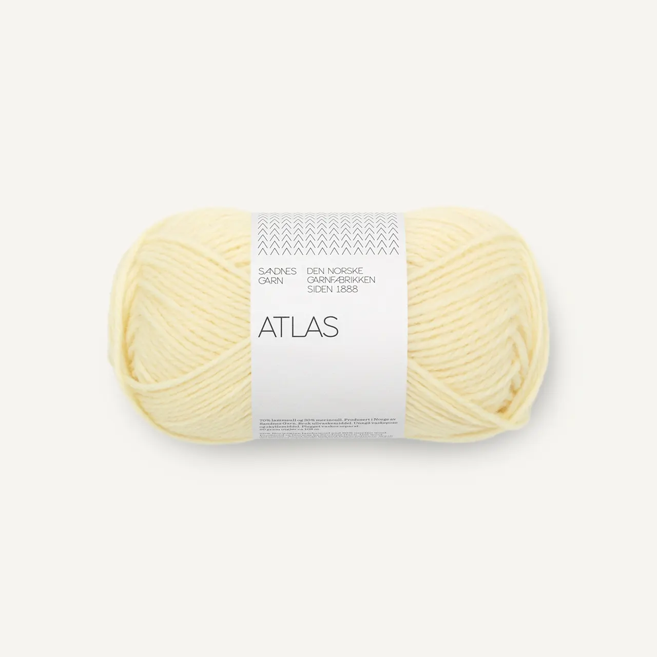 Atlas 2001 Butter Yellow von Sandnes Garn. Ein wunderbar vielseitiges hochwertiges Wollgarn. Klassisch gemütlich und gleichzeitig modern. Die Kombination aus 70% norwegischer Lammwolle und 30 % Merinowolle macht es sowohl warm und robust als auch weich und angenehm auf der Haut. Trotz seines Volumens ist Atlas relativ leicht und lässt sich gut verarbeiten. Ideal für Pullover Cardigans Jacken oder warme Accessoires.