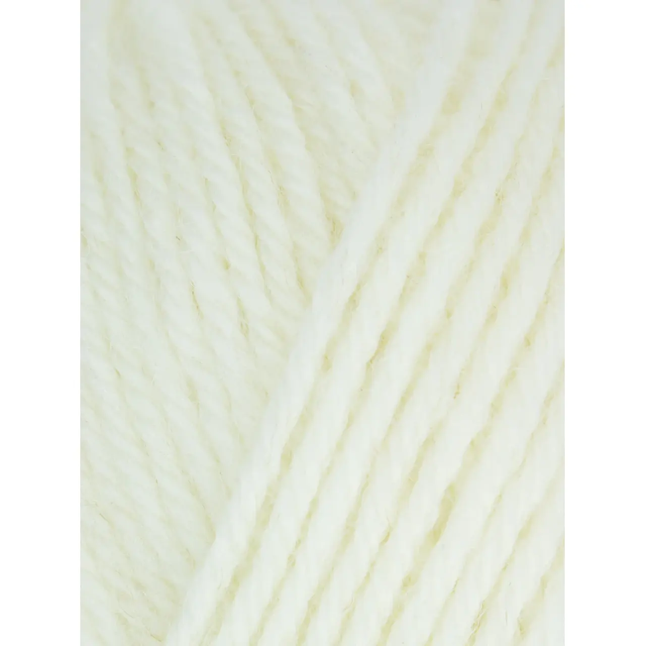 Morris DK 1275 Daisy von West Yorkshire Spinners. Ein hochwertiges vielseitiges DK-Garn das britische Spinnkunst mit zeitloser Eleganz verbindet. Durch seine ausgewogene Struktur lässt sich Morris wunderbar gleichmäßig verstricken und eignet sich ideal für Pullover Cardigans Westen Accessoires oder leichte Winterprojekte. Das Garn hält warm bleibt formstabil und entwickelt mit der Zeit eine schöne natürliche Patina.