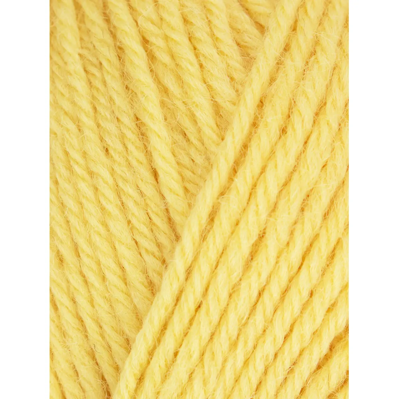 Morris DK 1286 Daffodil von West Yorkshire Spinners. Ein hochwertiges vielseitiges DK-Garn das britische Spinnkunst mit zeitloser Eleganz verbindet. Durch seine ausgewogene Struktur lässt sich Morris wunderbar gleichmäßig verstricken und eignet sich ideal für Pullover Cardigans Westen Accessoires oder leichte Winterprojekte. Das Garn hält warm bleibt formstabil und entwickelt mit der Zeit eine schöne natürliche Patina.