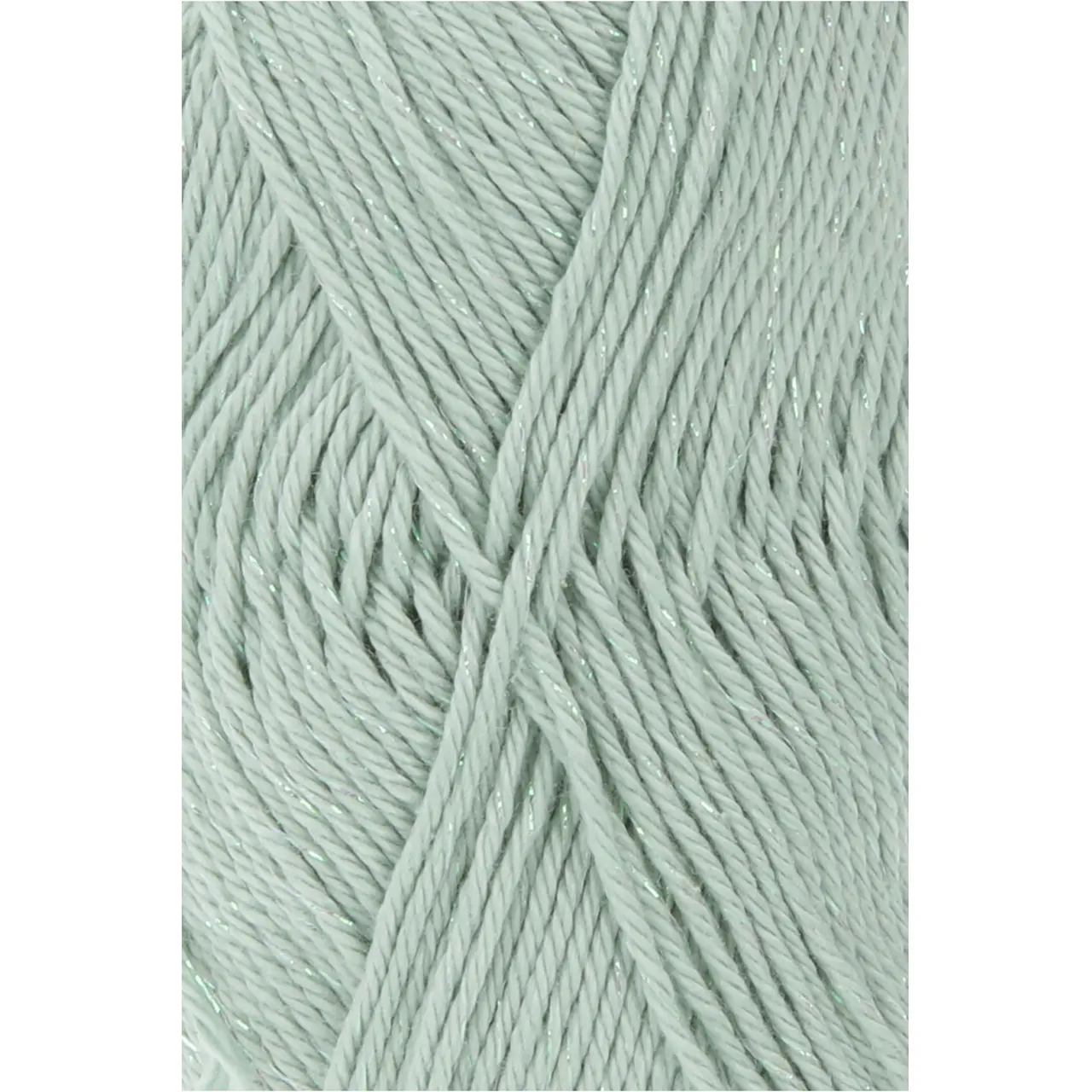 Quattro Lamé 93 Efeu von Lang Yarns. Dieses Garn eignet sich perfekt für die Herstellung von Sommeraccessoires aber auch für Kinderkleidung da es sehr leicht zu waschen ist. Es ist ein mercerisiertes Garn das ihm einen schönen Glanz verleiht. Es ist ein strapazierfähiges Garn mit einer großen Farbpalette und vielen Metern pro Knäuel so dass Sie mit Vergnügen häkeln oder stricken können. Der wunderschöne Glitzerfaden sorgt für die schillerndsten Kreationen.