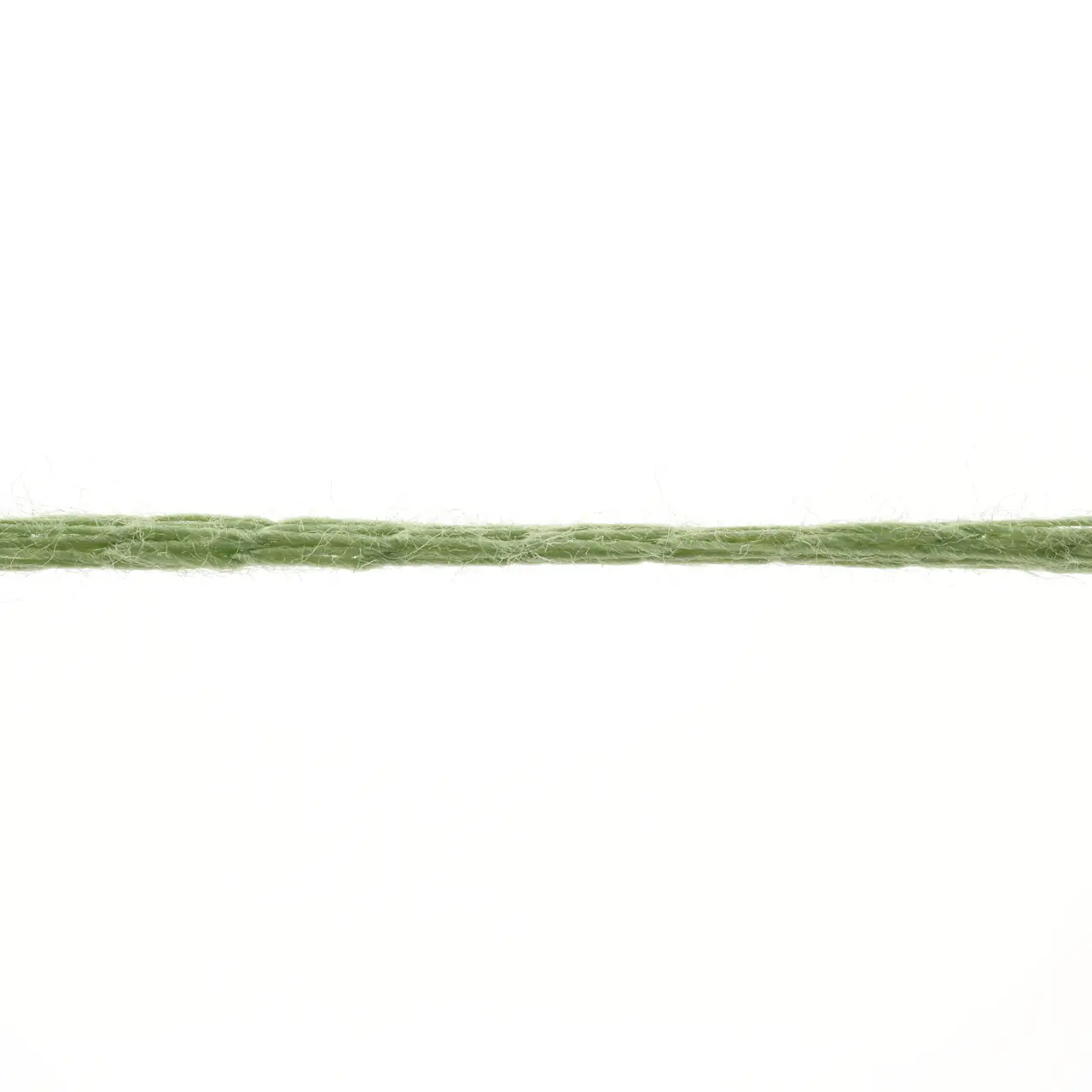 Belle 97 Olive Hell von Lang Yarns. BELLE begeistert mit einem edlen Spiel aus Glanz und Matt. Die glänzende Viskose trifft auf matte Baumwolle und erzeugt so eine spannende Ton-in-Ton Optik mit subtilen Schimmerstreifen. Das Strickbild wirkt lebendig und elegant zugleich ohne aufdringlich zu sein. Dieses Maschengarn ist ideal für leichte Designs mit dem gewissen Etwas. Ob schlichte Tops luftige Pullover oder elegante Accessoires - BELLE verleiht jedem Stück einen Hauch von Luxus.