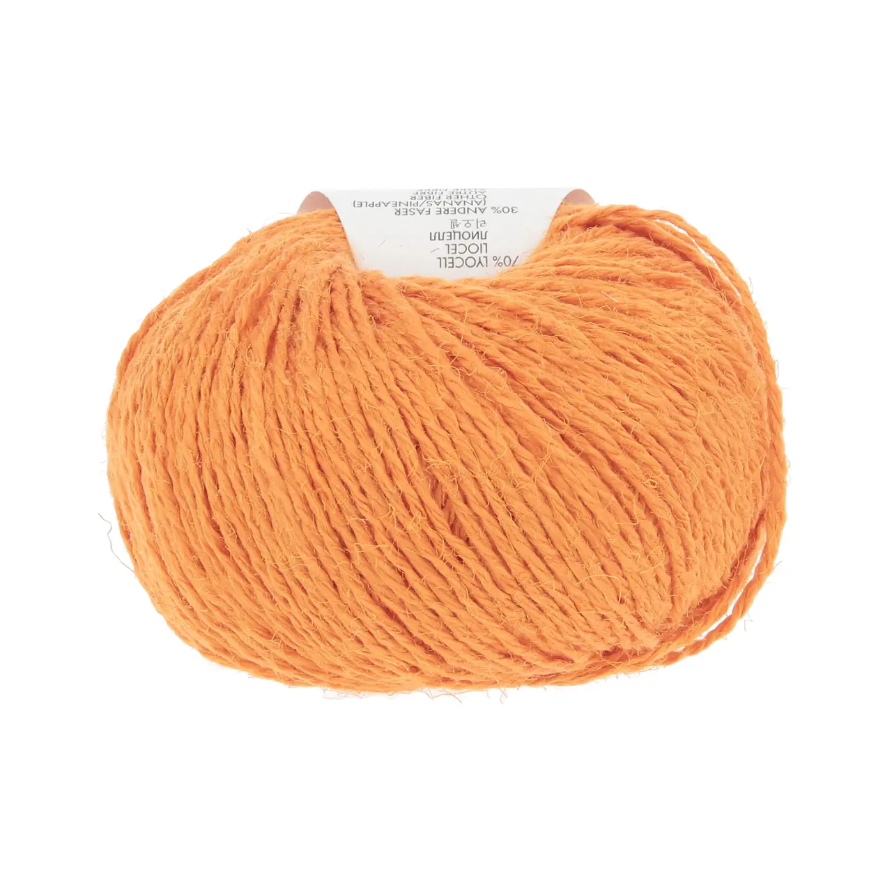 Ananas+ 59 Orange von Lang Yarns. ANANAS+ ist die dickere Variante unseres Garns aus Ananasfasern. Es eignet sich perfekt für Wohnaccessoires und dekorative Projekte die eine gute Formstabilität erfordern.