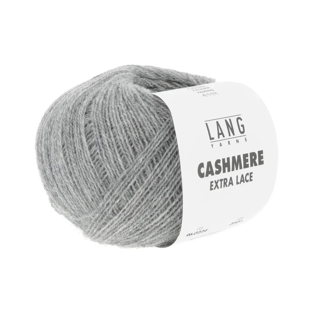 Cashmere Extra Lace 224 Grau Mélange von Lang Yarns. CASHMERE EXTRA LACE ist ein edles Beilaufgarn aus reinem Kaschmir das sich wunderbar weich und luxuriös anfühlt. Es eignet sich hervorragend zum Kombinieren mit anderen Garnen und ist eine hochwertige Alternative zu klassischen Mohair-Seide-Mischungen. Aber natürlich lässt es sich auch solo verstricken z. B. zu zarten Lace-Tüchern und filigranen Accessoires. Das Garn überzeugt durch seine Leichtigkeit und ist die perfekte Wahl für Strickprojekte