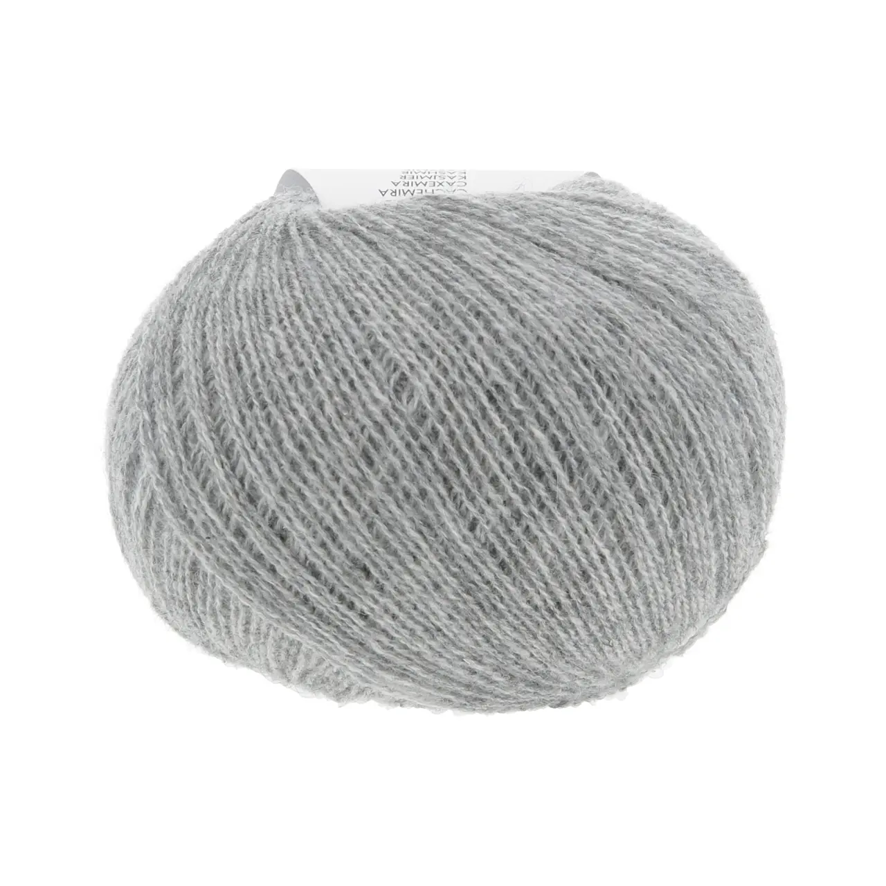 Cashmere Extra Lace 224 Grau Mélange von Lang Yarns. CASHMERE EXTRA LACE ist ein edles Beilaufgarn aus reinem Kaschmir das sich wunderbar weich und luxuriös anfühlt. Es eignet sich hervorragend zum Kombinieren mit anderen Garnen und ist eine hochwertige Alternative zu klassischen Mohair-Seide-Mischungen. Aber natürlich lässt es sich auch solo verstricken z. B. zu zarten Lace-Tüchern und filigranen Accessoires. Das Garn überzeugt durch seine Leichtigkeit und ist die perfekte Wahl für Strickprojekte