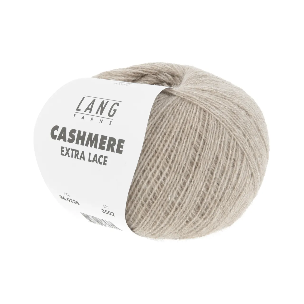Cashmere Extra Lace 226 Sand Mélange von Lang Yarns. CASHMERE EXTRA LACE ist ein edles Beilaufgarn aus reinem Kaschmir das sich wunderbar weich und luxuriös anfühlt. Es eignet sich hervorragend zum Kombinieren mit anderen Garnen und ist eine hochwertige Alternative zu klassischen Mohair-Seide-Mischungen. Aber natürlich lässt es sich auch solo verstricken z. B. zu zarten Lace-Tüchern und filigranen Accessoires. Das Garn überzeugt durch seine Leichtigkeit und ist die perfekte Wahl für Strickprojekte
