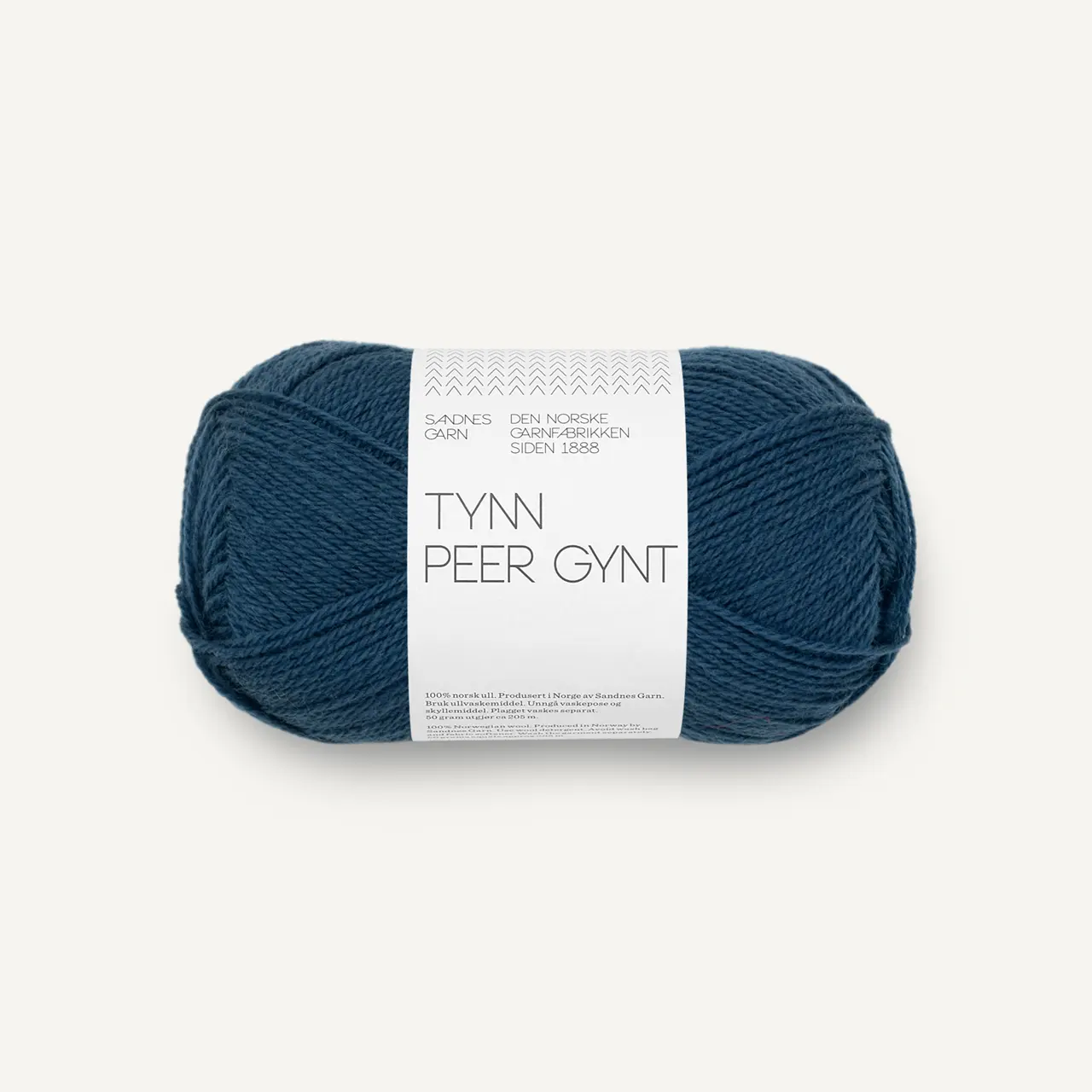 Tynn Peer Gynt 6062 Mørk Blå von Sandnes Garn. Norwegische Wolle ist leicht und warm und trotzdem robust.