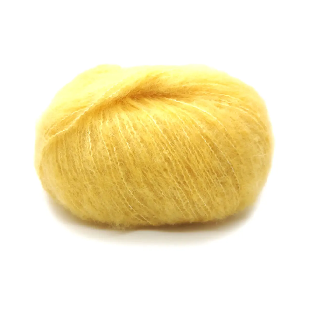Cashmere Deluxe 3103 Dottergelb von Ferner Wolle. Ein flauschig weiches Garn mit dem sich leichte Westen und Pullover fast wie von selbst stricken.