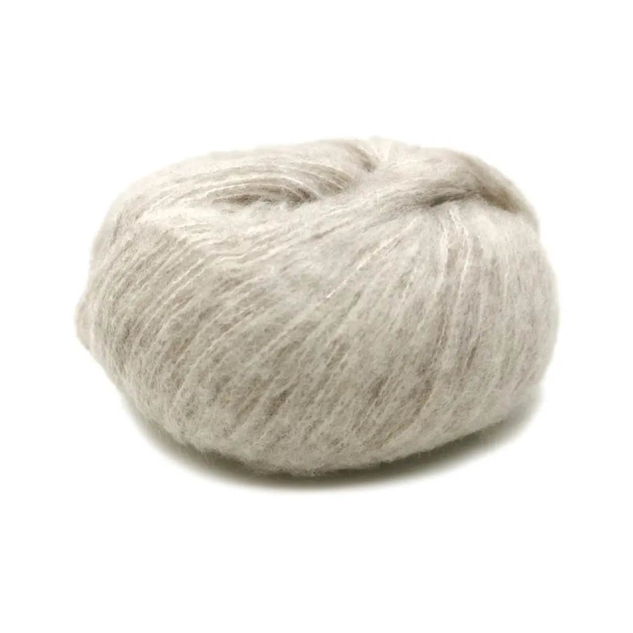 Cashmere Deluxe M1 Greige-Mélange von Ferner Wolle. Ein flauschig weiches Garn mit dem sich leichte Westen und Pullover fast wie von selbst stricken.