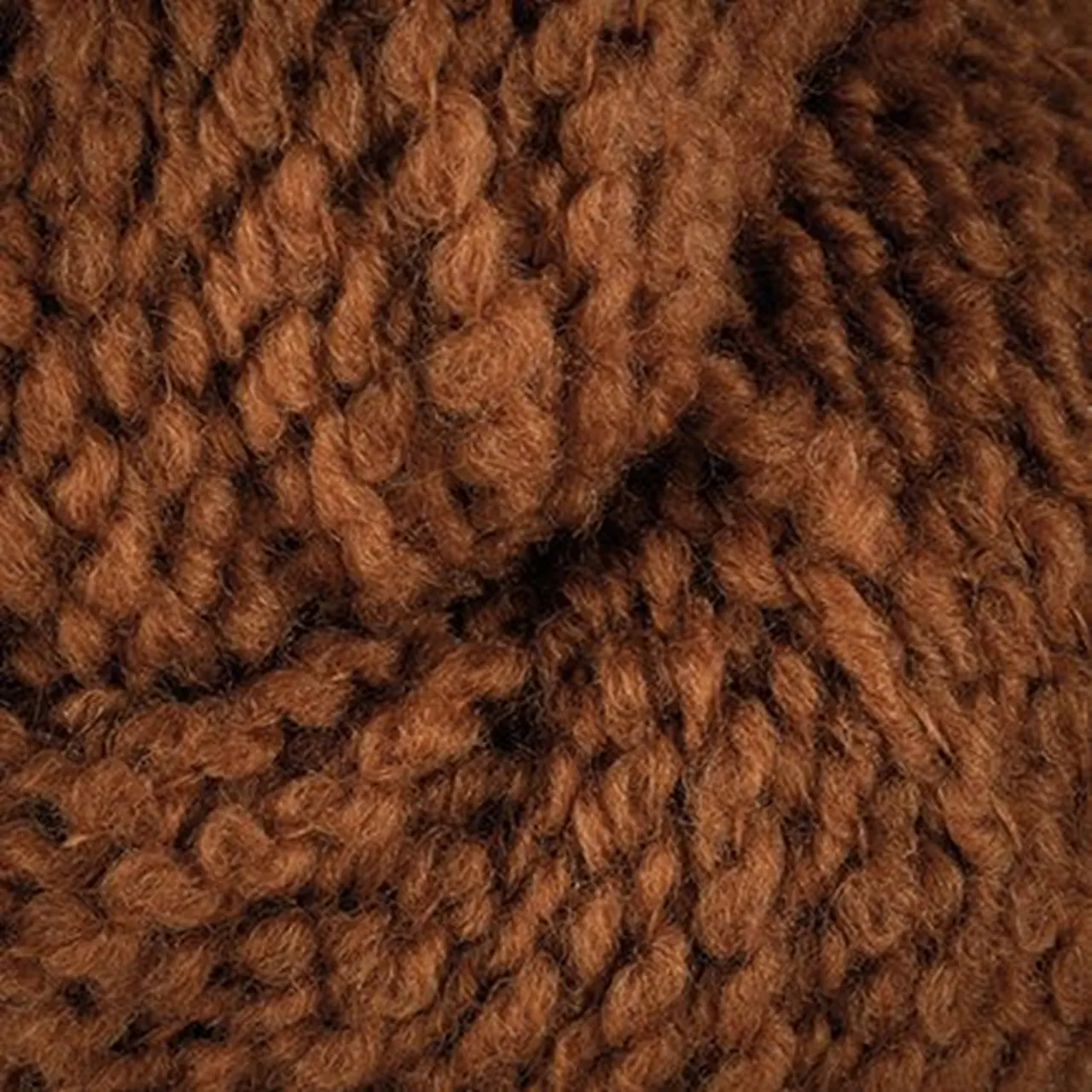 Texture Wool 4 Rostbraun von Laines Du Nord. Die Reinheit der Merinowolle trifft auf eine Struktur die Maschenbild und Form perfekt zur Geltung bringt.