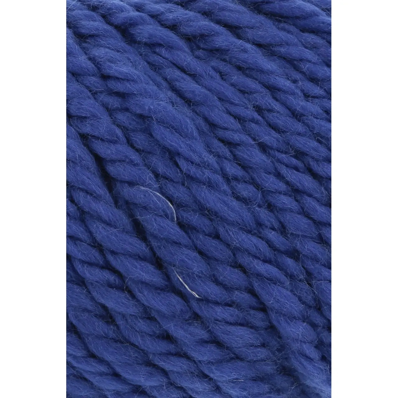 Fire 106 Juniper von Lang Yarns. Super-chunky and extra-fine merino at its best. A super-soft yarn for big-knit looks.