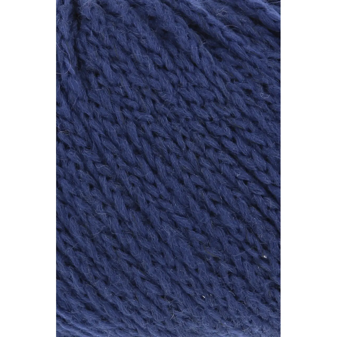 Memory 106 Juniper von Lang Yarns. This yarn makes it even easier to create memories with other knitters and crocheters. The yarn consists of 88% Merino Superfine and is coated with an anti-felt layer that keeps the yarn fibers nicely in place and extra stable.