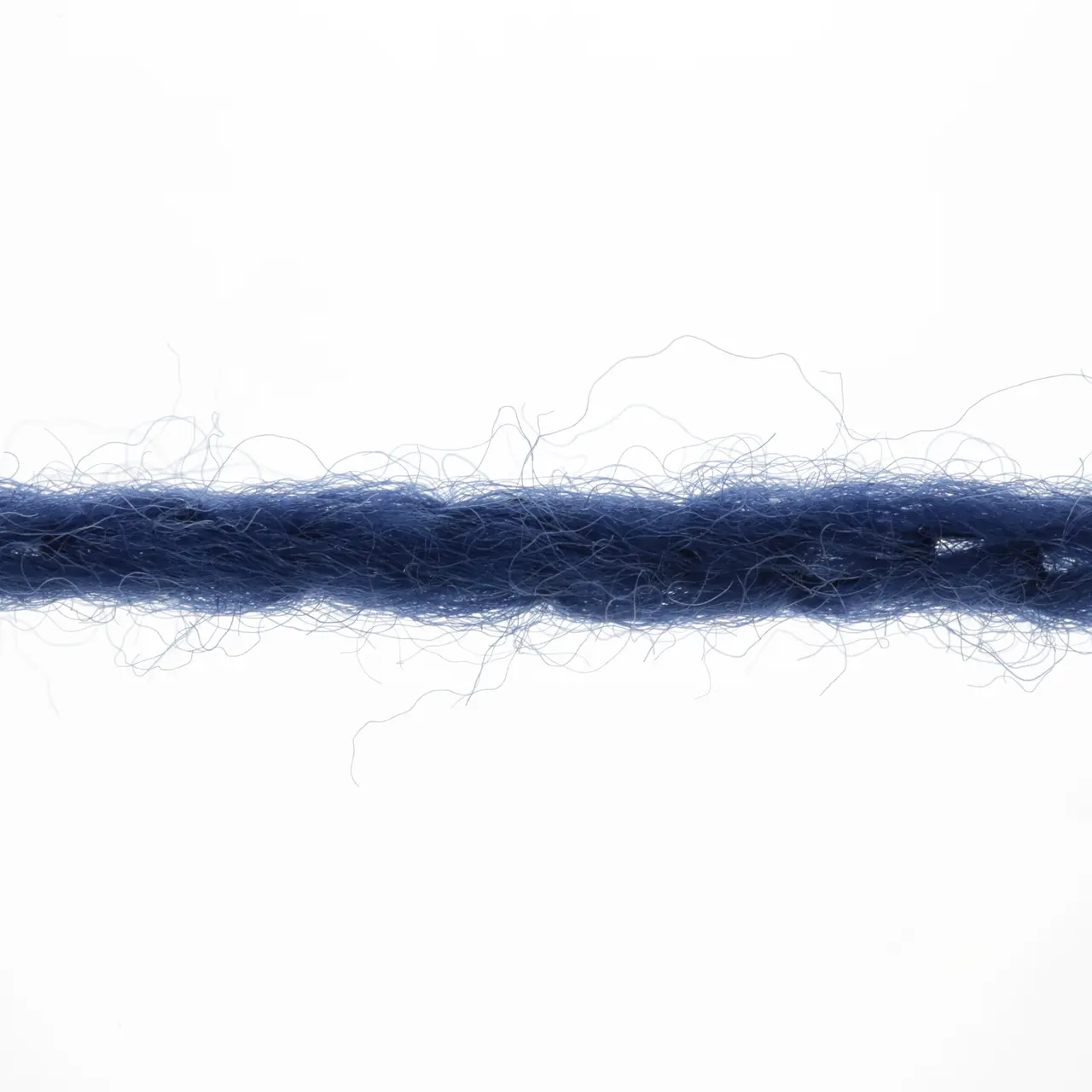 Memory 106 Juniper von Lang Yarns. This yarn makes it even easier to create memories with other knitters and crocheters. The yarn consists of 88% Merino Superfine and is coated with an anti-felt layer that keeps the yarn fibers nicely in place and extra stable.