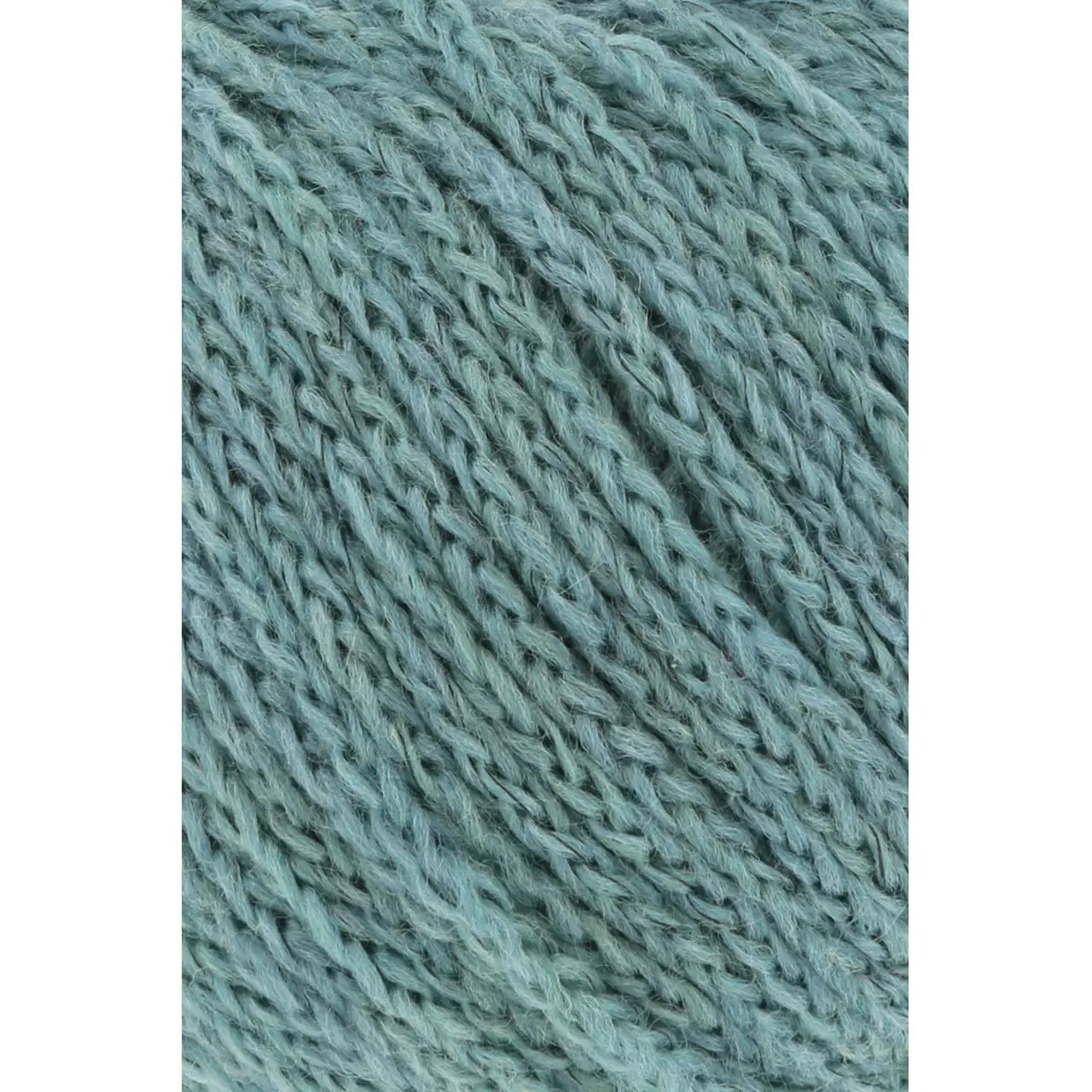 Memory 174 Dusk von Lang Yarns. This yarn makes it even easier to create memories with other knitters and crocheters. The yarn consists of 88% Merino Superfine and is coated with an anti-felt layer that keeps the yarn fibers nicely in place and extra stable.