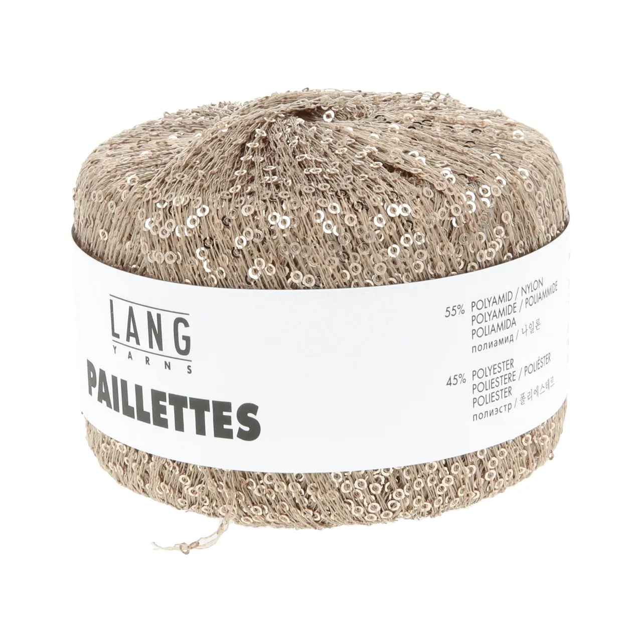 Paillettes 26 Sand von Lang Yarns. Dieses Garn mit feinen Pailletten lässt sich angenehm verarbeiten und ist vielseitig einsetzbar. Besonders gut eignet es sich als Beilaufgarn etwa zusammen mit einem zarten Seiden-Mohair-Faden oder auch in Kombination mit Garnen wie Merino oder Alpaka. Dadurch ist das Garn ideal für Tücher und Schals die direkt auf der Haut getragen werden. Die kleinen Pailletten fallen beim Tragen kaum auf und sorgen dennoch für einen dezenten Glanz.
