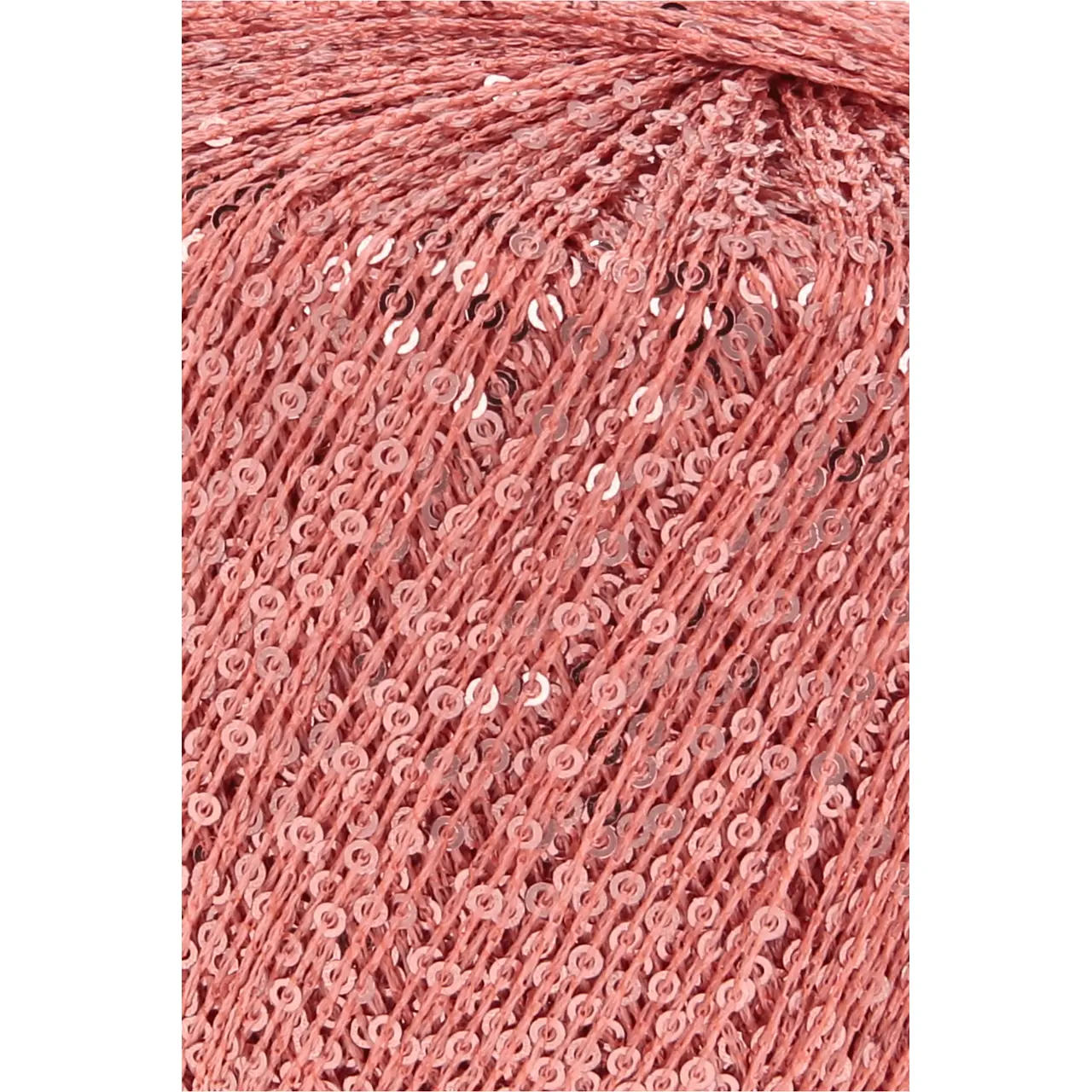 Paillettes 128 Koralle von Lang Yarns. Dieses Garn mit feinen Pailletten lässt sich angenehm verarbeiten und ist vielseitig einsetzbar. Besonders gut eignet es sich als Beilaufgarn etwa zusammen mit einem zarten Seiden-Mohair-Faden oder auch in Kombination mit Garnen wie Merino oder Alpaka. Dadurch ist das Garn ideal für Tücher und Schals die direkt auf der Haut getragen werden. Die kleinen Pailletten fallen beim Tragen kaum auf und sorgen dennoch für einen dezenten Glanz.