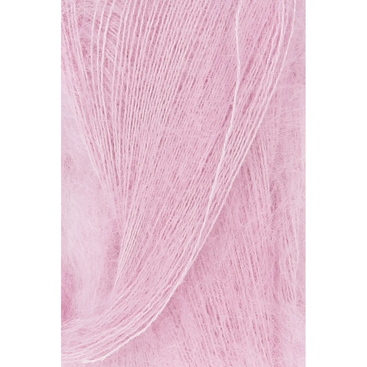 Lace 19 Orchidee von Lang Yarns. Wir haben uns auf die Suche nach dem feinsten und schönsten Mohair begeben. In Südafrika haben wir die hochwertigste Qualität gefunden. Diese wird bestimmt durch die Feinheit (Durchmesser)