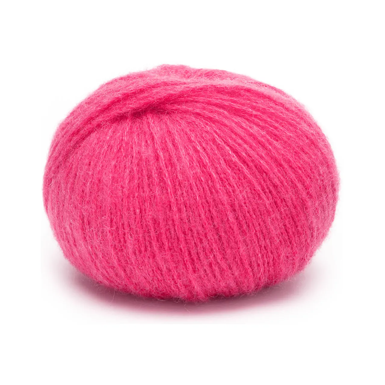 Cashmere 6/28 96 Azalee von Pascuali. Die Cashmere 6/28 ist herrlich weich und das verstrickte Garn blüht mit der ersten Wäsche regelrecht auf. Pullover Strickjacken und Handwärmer sind wunderbare Projekte um sie aus diesem besonderen Garn zu stricken. Es ist in der Tat so weich und leicht dass selbst Menschen mit empfindlichster Haut es tragen können da es nicht juckt oder kratzt. Außerdem ist es sehr anpassungsfähig an die Temperatur. Im Winter hält es warm und isoliert während es im Sommer dafür sorgt dass man nicht ins Schwitzen kommt denn die Kaschmirfaser ist atmungsaktiv. Pascuali bietet eine der besten Kaschmirqualitäten an die derzeit auf dem Markt erhältlich sind. Weil hohe Qualität artgerechte Tierhaltung fair gehandelte und ökologisch hergestellte Produkte im Mittelpunkt unseres Handelns stehen haben wir dafür gesorgt dass unser Kaschmir von der mongolischen Handelskammer bio-zertifiziert ist.