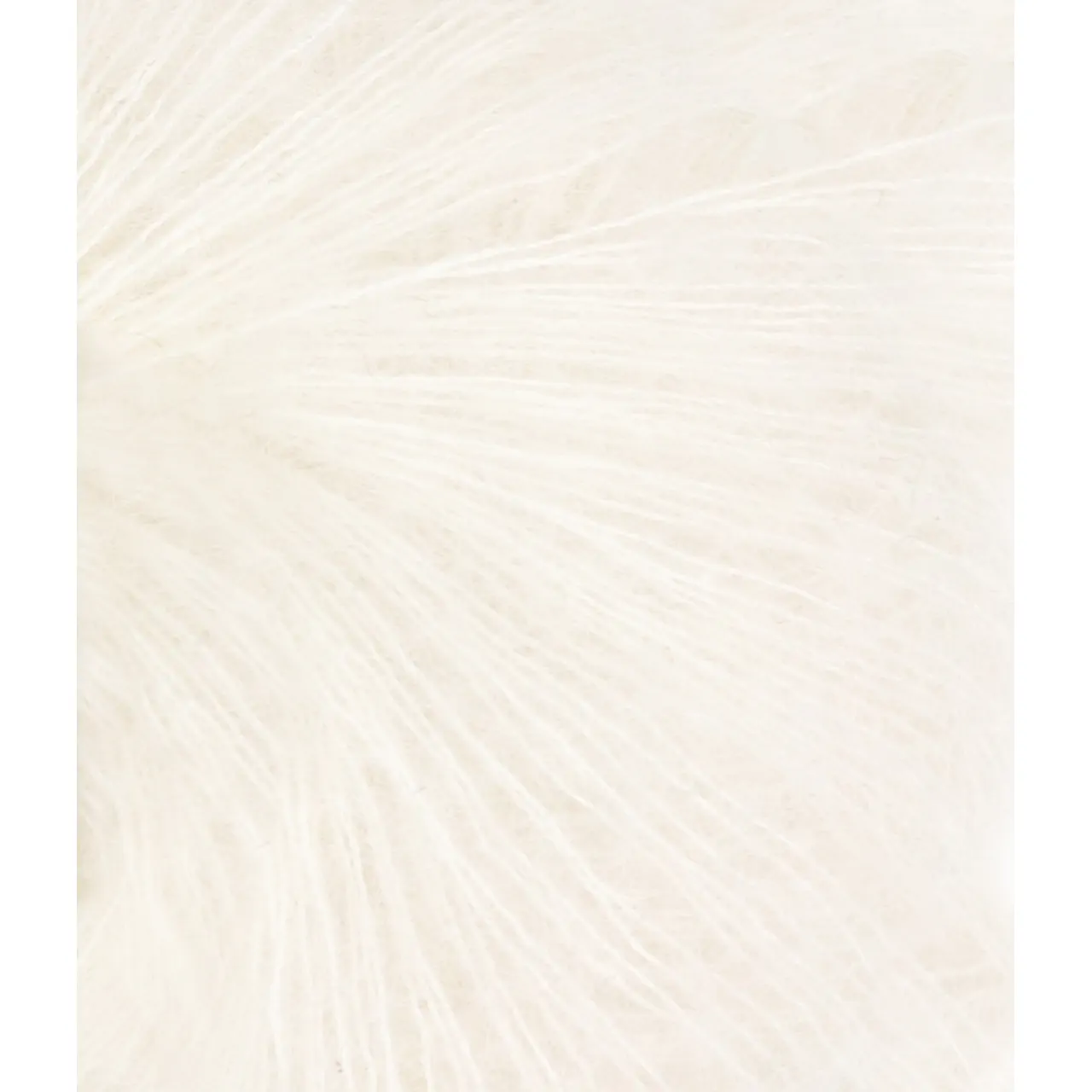 Tynn Silk Mohair 1001 Optisk Hvit von Sandnes Garn. Eine weiche und luxuriöse Mischung aus feinstem Mohair Wolle und Seide.