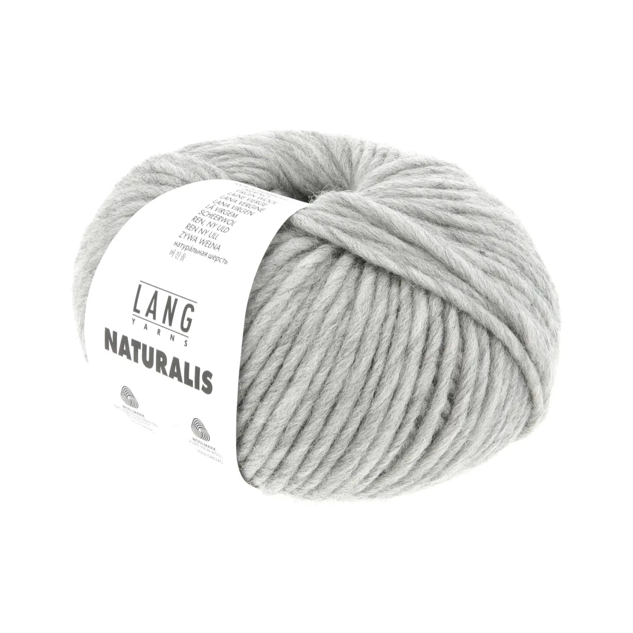 Naturalis 3 Hellgrau von Lang Yarns. NATURALIS erzählt von der stillen Schönheit natürlicher Farben. In einem 100 % pflanzenbasierten Färbeprozess entfalten ausgewählte Kräuter Wurzeln und Rinden ihre feinen Nuancen und schenken dem Garn eine lebendige Tiefe. Jede Farbe ist ein Zusammenspiel aus Zeit Erfahrung und Natur - ruhig authentisch und einzigartig.
