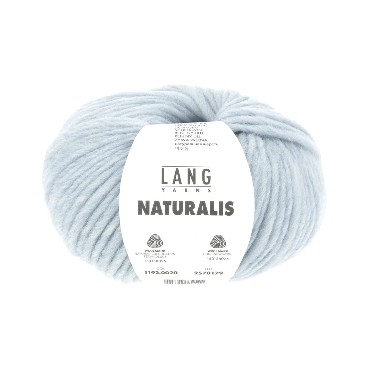 Naturalis 20 Baby Blau von Lang Yarns. NATURALIS erzählt von der stillen Schönheit natürlicher Farben. In einem 100 % pflanzenbasierten Färbeprozess entfalten ausgewählte Kräuter Wurzeln und Rinden ihre feinen Nuancen und schenken dem Garn eine lebendige Tiefe. Jede Farbe ist ein Zusammenspiel aus Zeit Erfahrung und Natur - ruhig authentisch und einzigartig.