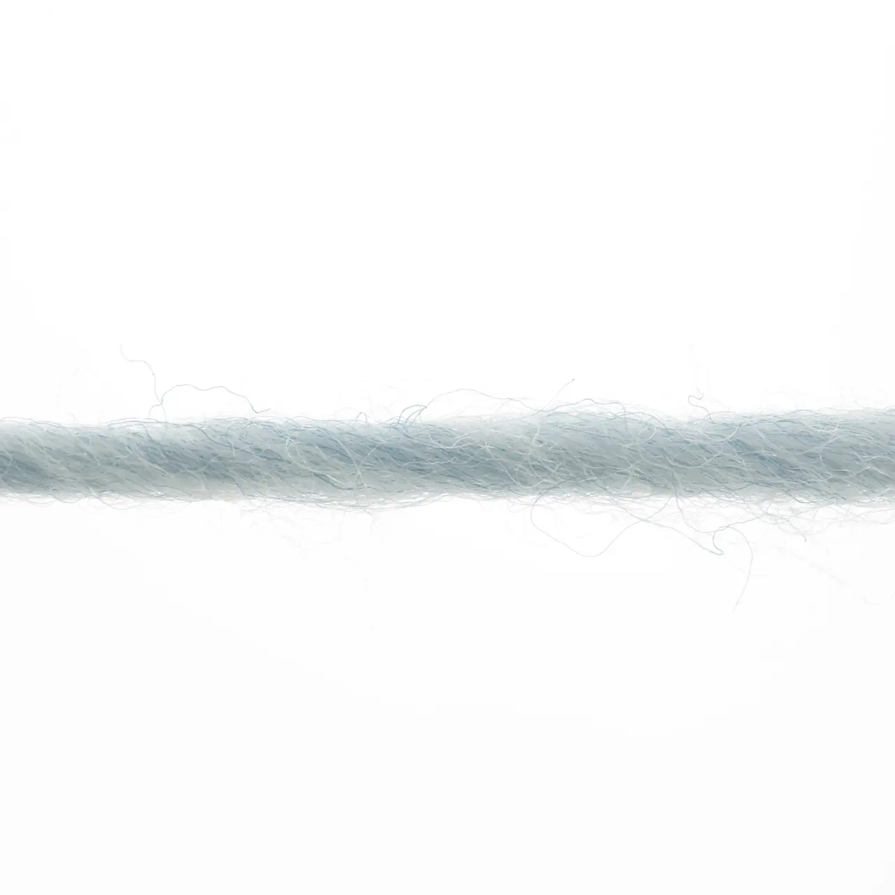 Naturalis 20 Baby Blau von Lang Yarns. NATURALIS erzählt von der stillen Schönheit natürlicher Farben. In einem 100 % pflanzenbasierten Färbeprozess entfalten ausgewählte Kräuter Wurzeln und Rinden ihre feinen Nuancen und schenken dem Garn eine lebendige Tiefe. Jede Farbe ist ein Zusammenspiel aus Zeit Erfahrung und Natur - ruhig authentisch und einzigartig.