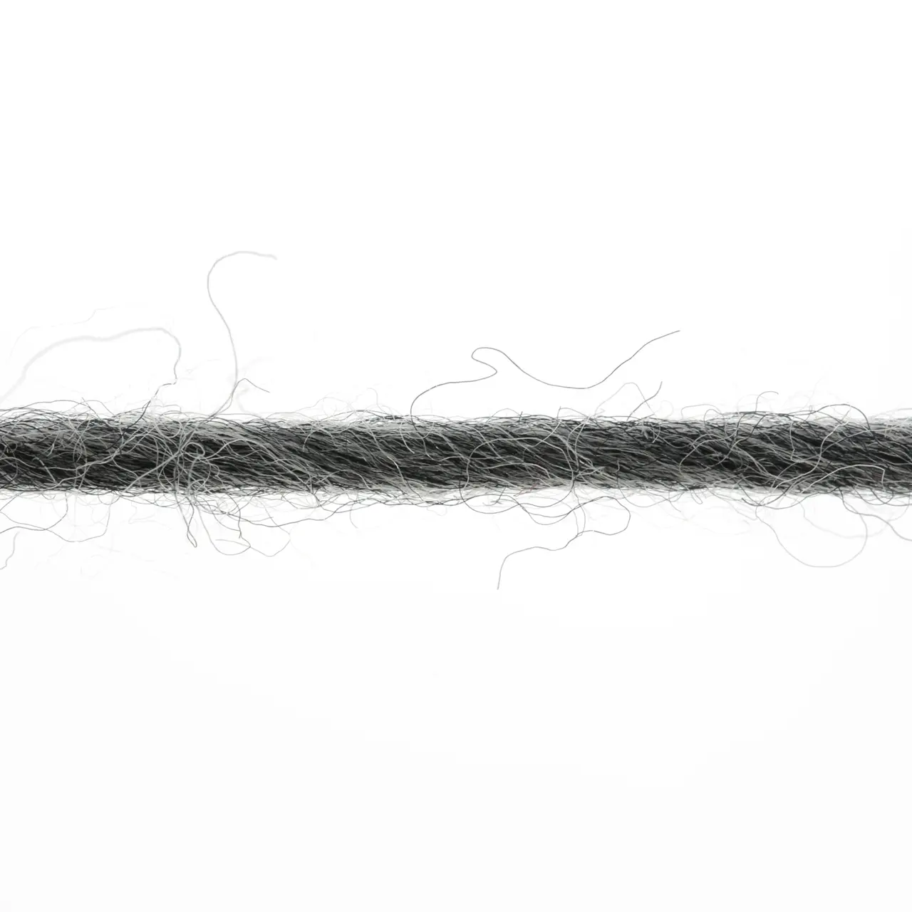 Naturalis 24 Grau von Lang Yarns. NATURALIS erzählt von der stillen Schönheit natürlicher Farben. In einem 100 % pflanzenbasierten Färbeprozess entfalten ausgewählte Kräuter Wurzeln und Rinden ihre feinen Nuancen und schenken dem Garn eine lebendige Tiefe. Jede Farbe ist ein Zusammenspiel aus Zeit Erfahrung und Natur - ruhig authentisch und einzigartig.