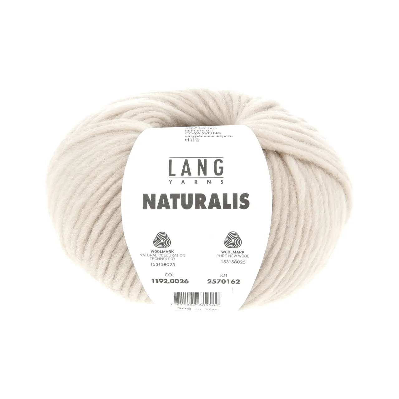 Naturalis 26 Beige von Lang Yarns. NATURALIS erzählt von der stillen Schönheit natürlicher Farben. In einem 100 % pflanzenbasierten Färbeprozess entfalten ausgewählte Kräuter Wurzeln und Rinden ihre feinen Nuancen und schenken dem Garn eine lebendige Tiefe. Jede Farbe ist ein Zusammenspiel aus Zeit Erfahrung und Natur - ruhig authentisch und einzigartig.