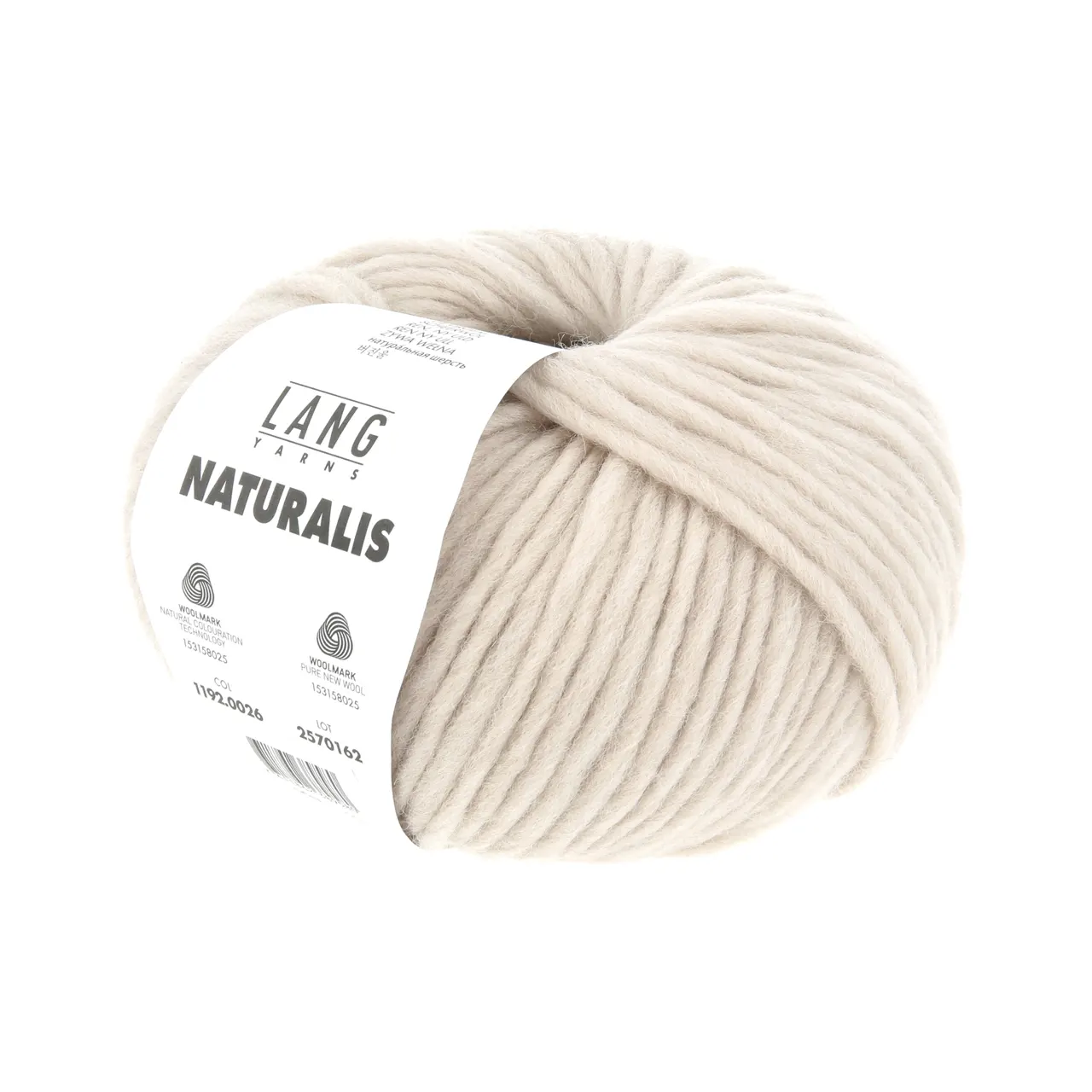 Naturalis 26 Beige von Lang Yarns. NATURALIS erzählt von der stillen Schönheit natürlicher Farben. In einem 100 % pflanzenbasierten Färbeprozess entfalten ausgewählte Kräuter Wurzeln und Rinden ihre feinen Nuancen und schenken dem Garn eine lebendige Tiefe. Jede Farbe ist ein Zusammenspiel aus Zeit Erfahrung und Natur - ruhig authentisch und einzigartig.