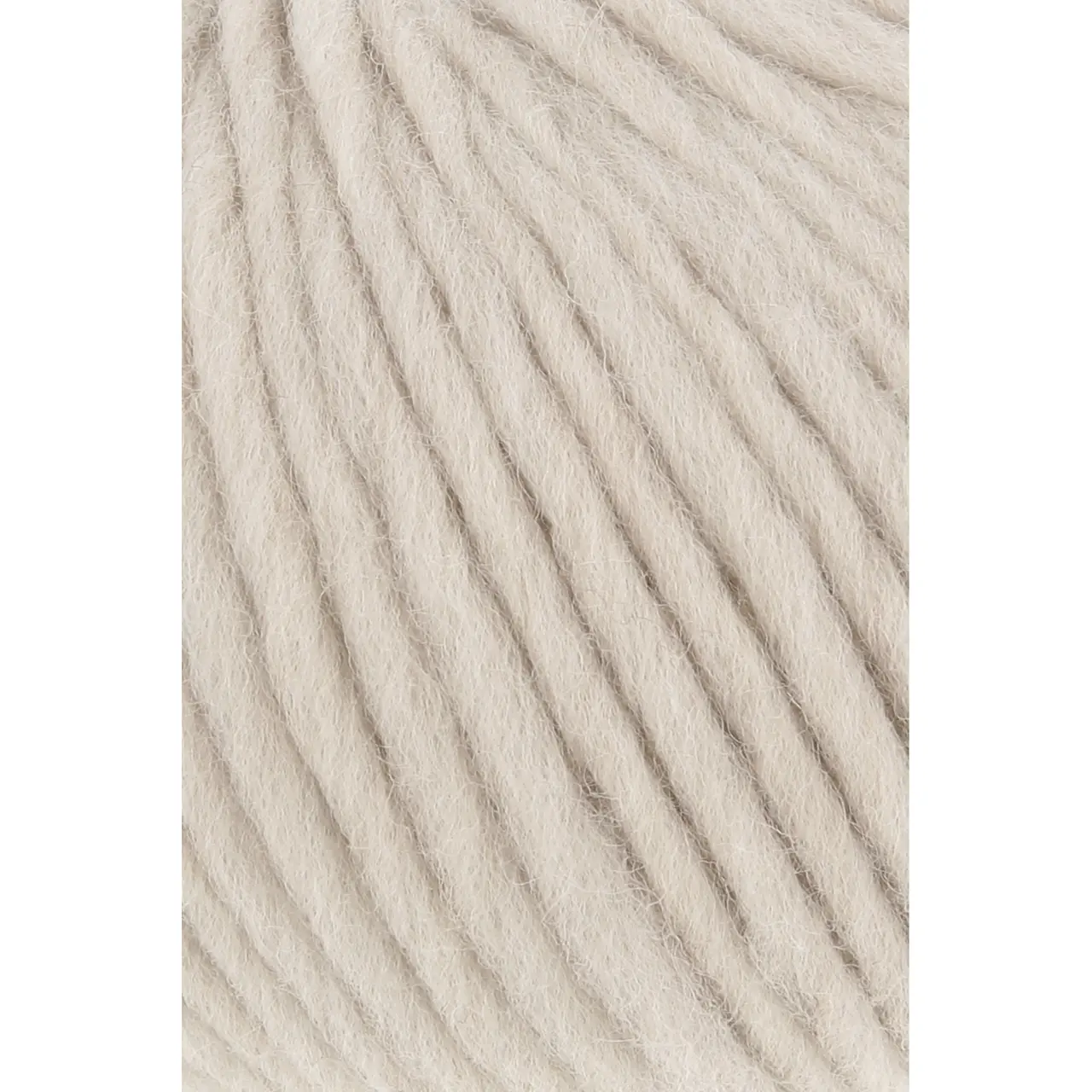 Naturalis 26 Beige von Lang Yarns. NATURALIS erzählt von der stillen Schönheit natürlicher Farben. In einem 100 % pflanzenbasierten Färbeprozess entfalten ausgewählte Kräuter Wurzeln und Rinden ihre feinen Nuancen und schenken dem Garn eine lebendige Tiefe. Jede Farbe ist ein Zusammenspiel aus Zeit Erfahrung und Natur - ruhig authentisch und einzigartig.