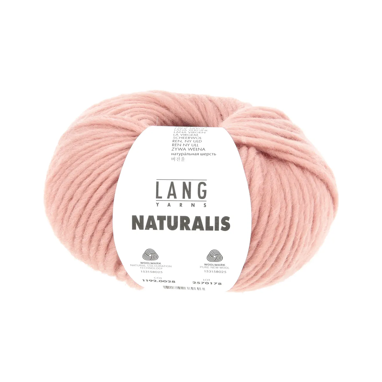 Naturalis 28 Pfirsich Rosa von Lang Yarns. NATURALIS erzählt von der stillen Schönheit natürlicher Farben. In einem 100 % pflanzenbasierten Färbeprozess entfalten ausgewählte Kräuter Wurzeln und Rinden ihre feinen Nuancen und schenken dem Garn eine lebendige Tiefe. Jede Farbe ist ein Zusammenspiel aus Zeit Erfahrung und Natur - ruhig authentisch und einzigartig.