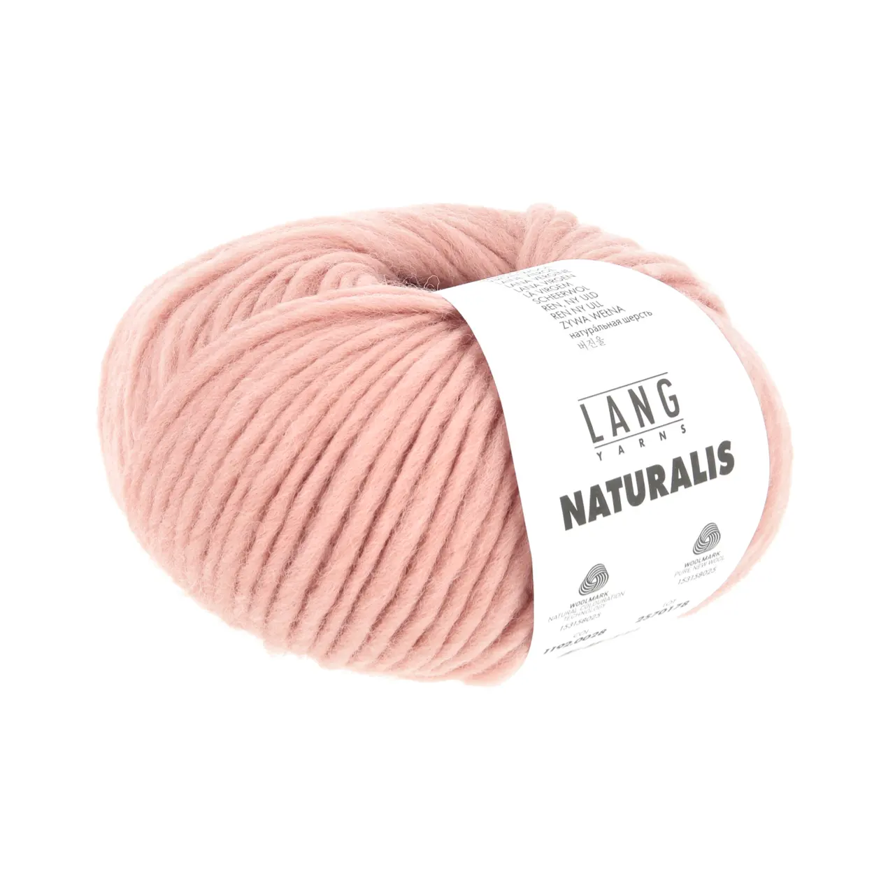 Naturalis 28 Pfirsich Rosa von Lang Yarns. NATURALIS erzählt von der stillen Schönheit natürlicher Farben. In einem 100 % pflanzenbasierten Färbeprozess entfalten ausgewählte Kräuter Wurzeln und Rinden ihre feinen Nuancen und schenken dem Garn eine lebendige Tiefe. Jede Farbe ist ein Zusammenspiel aus Zeit Erfahrung und Natur - ruhig authentisch und einzigartig.