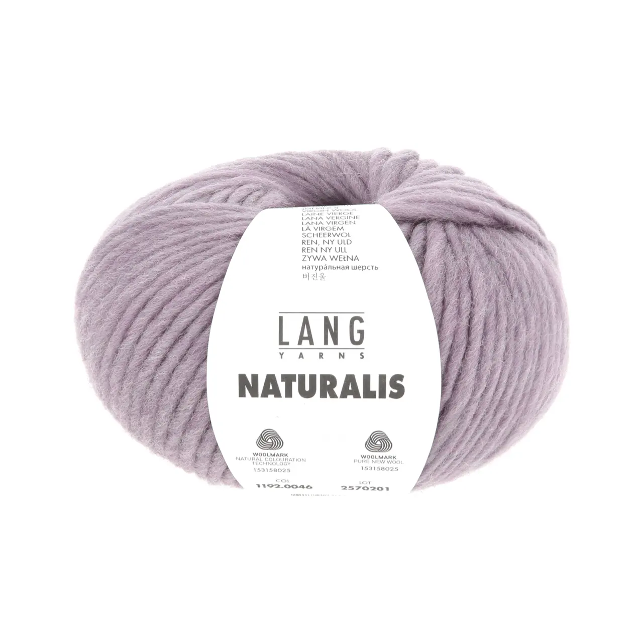Naturalis 46 Lavendel von Lang Yarns. NATURALIS erzählt von der stillen Schönheit natürlicher Farben. In einem 100 % pflanzenbasierten Färbeprozess entfalten ausgewählte Kräuter Wurzeln und Rinden ihre feinen Nuancen und schenken dem Garn eine lebendige Tiefe. Jede Farbe ist ein Zusammenspiel aus Zeit Erfahrung und Natur - ruhig authentisch und einzigartig.