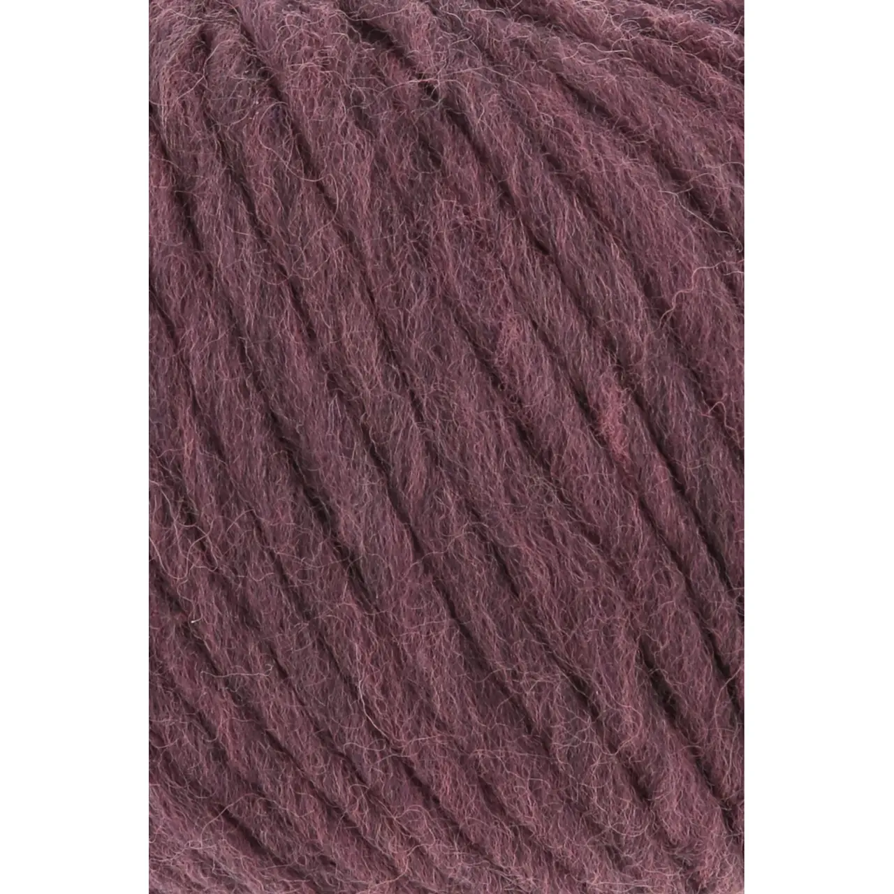 Naturalis 64 Bordeaux von Lang Yarns. NATURALIS erzählt von der stillen Schönheit natürlicher Farben. In einem 100 % pflanzenbasierten Färbeprozess entfalten ausgewählte Kräuter Wurzeln und Rinden ihre feinen Nuancen und schenken dem Garn eine lebendige Tiefe. Jede Farbe ist ein Zusammenspiel aus Zeit Erfahrung und Natur - ruhig authentisch und einzigartig.