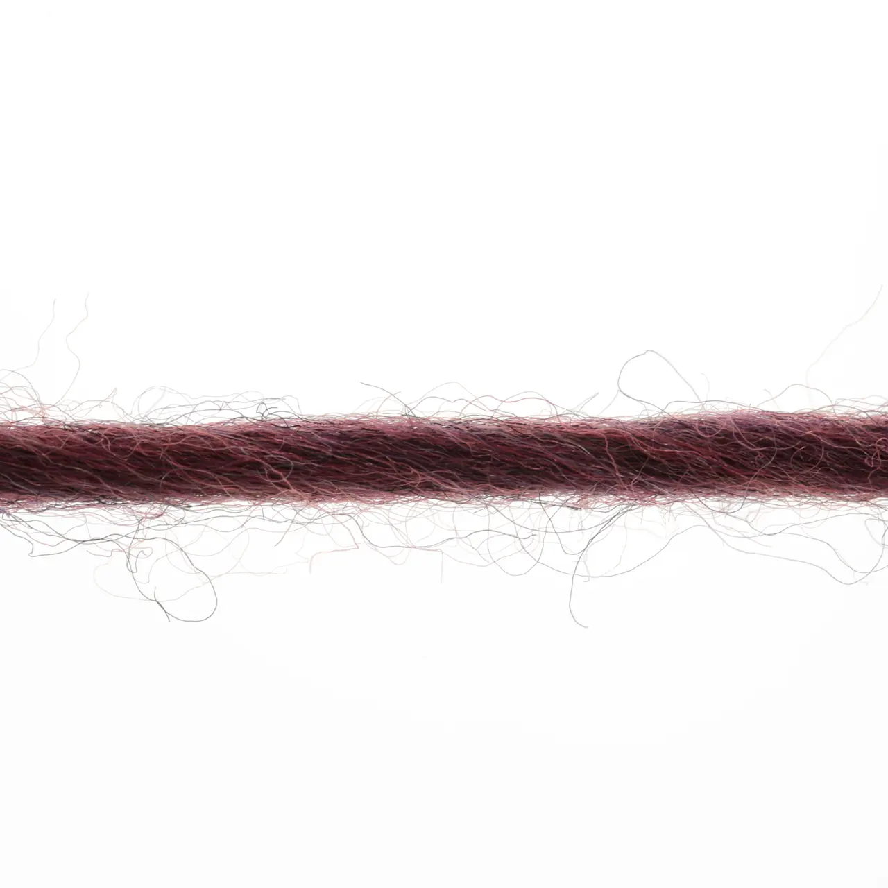 Naturalis 64 Bordeaux von Lang Yarns. NATURALIS erzählt von der stillen Schönheit natürlicher Farben. In einem 100 % pflanzenbasierten Färbeprozess entfalten ausgewählte Kräuter Wurzeln und Rinden ihre feinen Nuancen und schenken dem Garn eine lebendige Tiefe. Jede Farbe ist ein Zusammenspiel aus Zeit Erfahrung und Natur - ruhig authentisch und einzigartig.